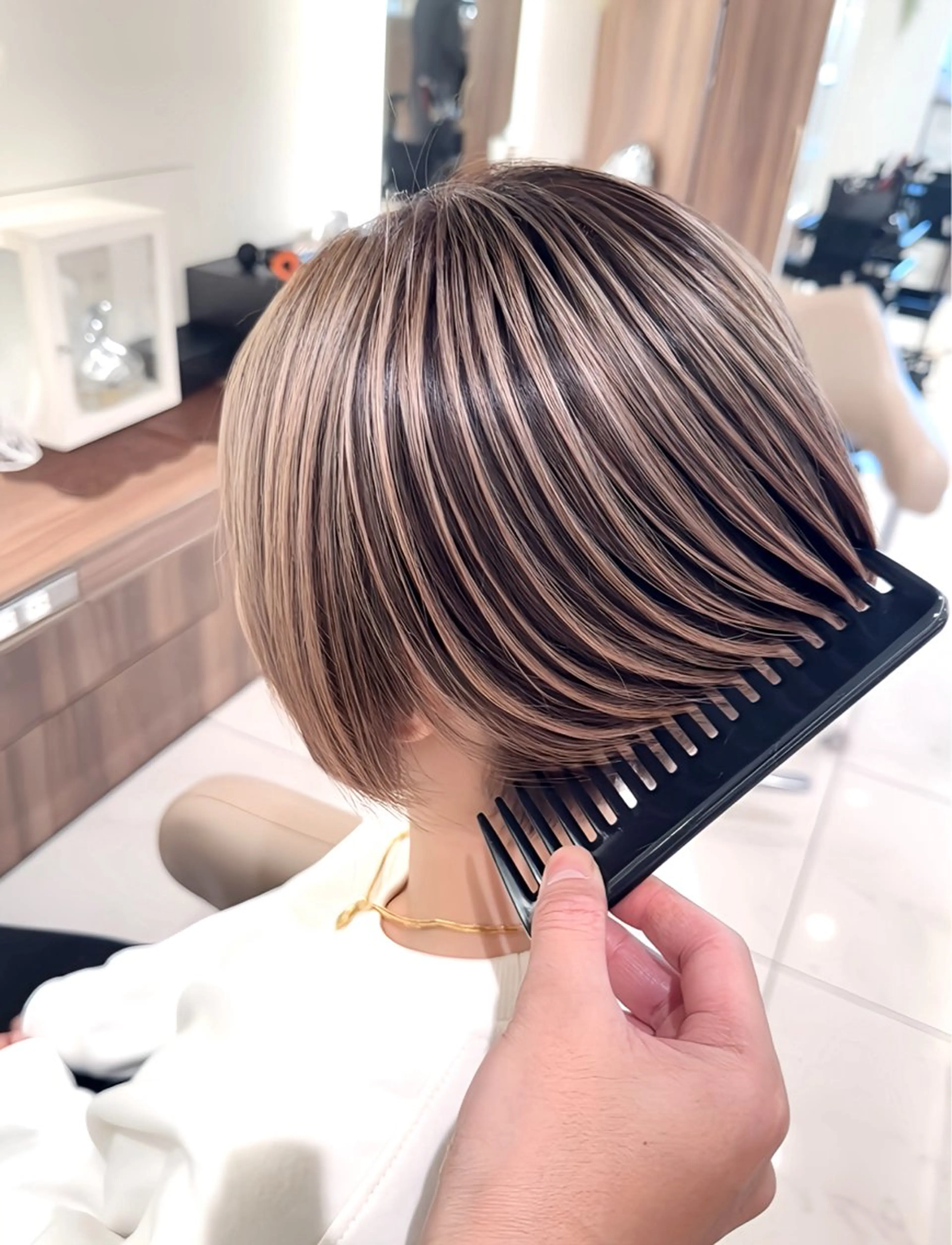 ショート カラー バレイヤージュ ベージュカラー グレージュ ハイライトカラー ミルクティーベージュ ヘアカラー トリートメント 大宮/バレイヤージュ /澤田隆誠のヘアスタイル