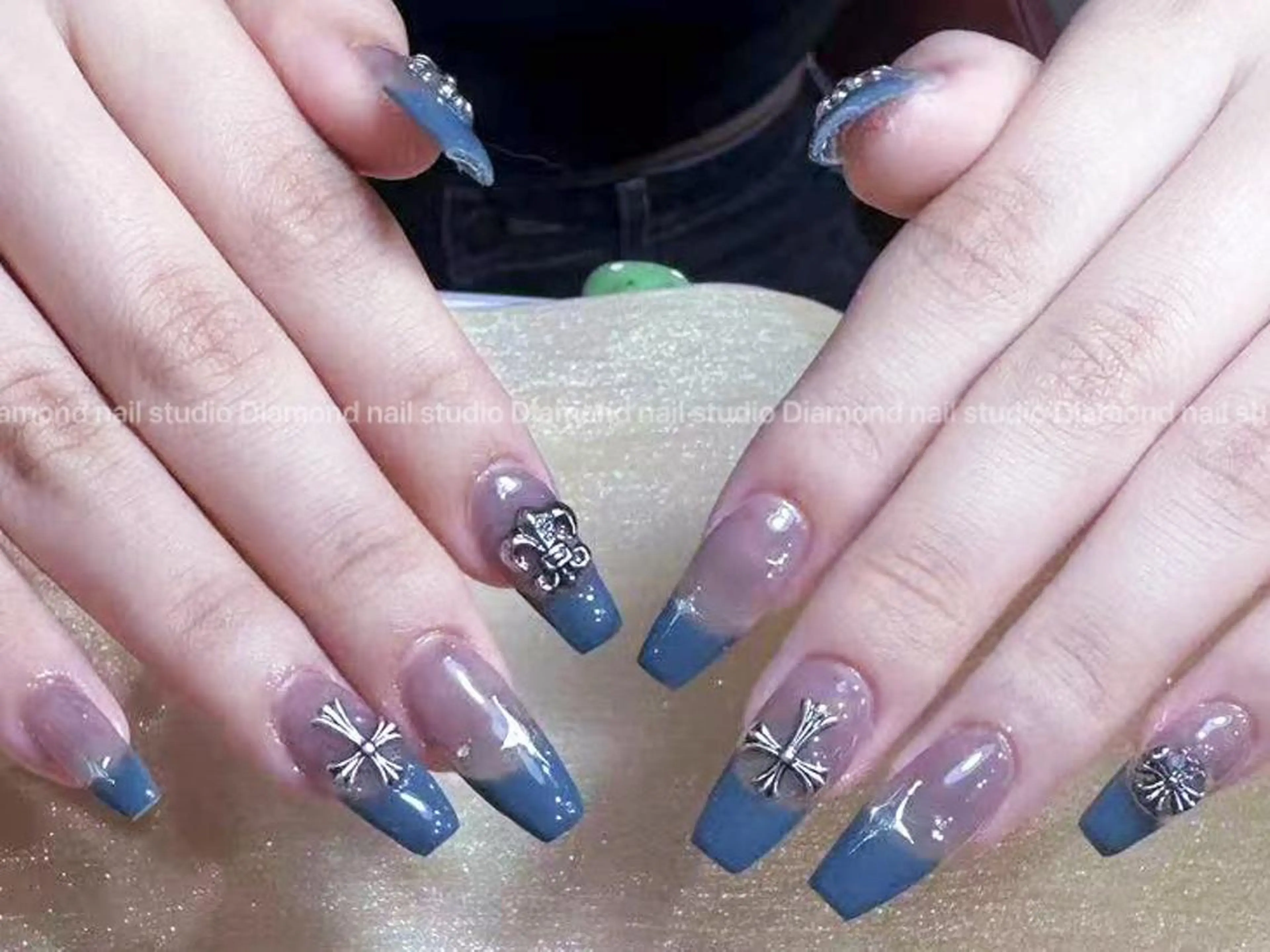 ネイル アートネイル オーロラネイル ガーリー キラキラネイル 韓国ネイル ハンドネイル DIAMOND 💦のネイルデザイン
