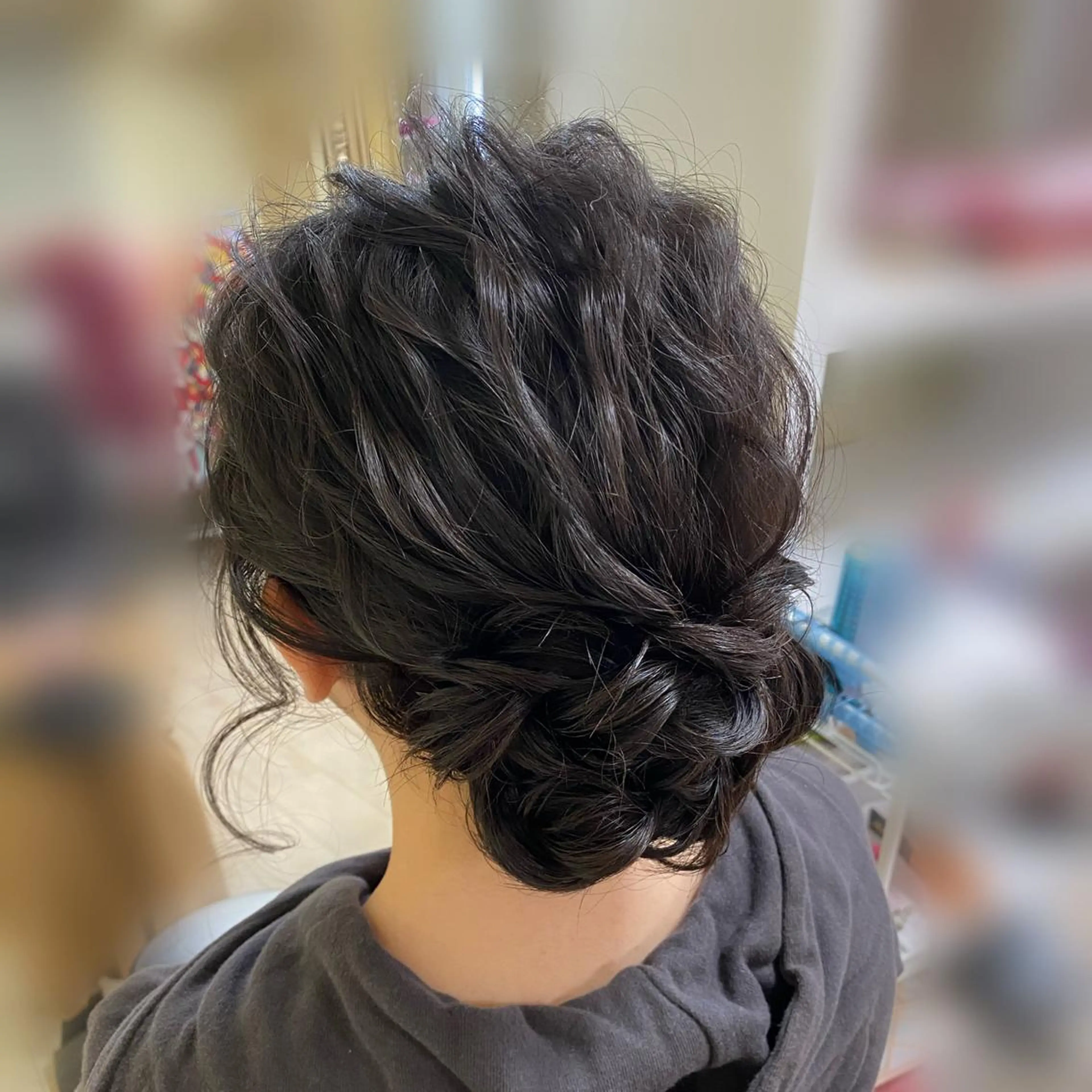 セミロング ヘアアレンジ ライト写真場所属・タニモト ユイのヘアスタイル