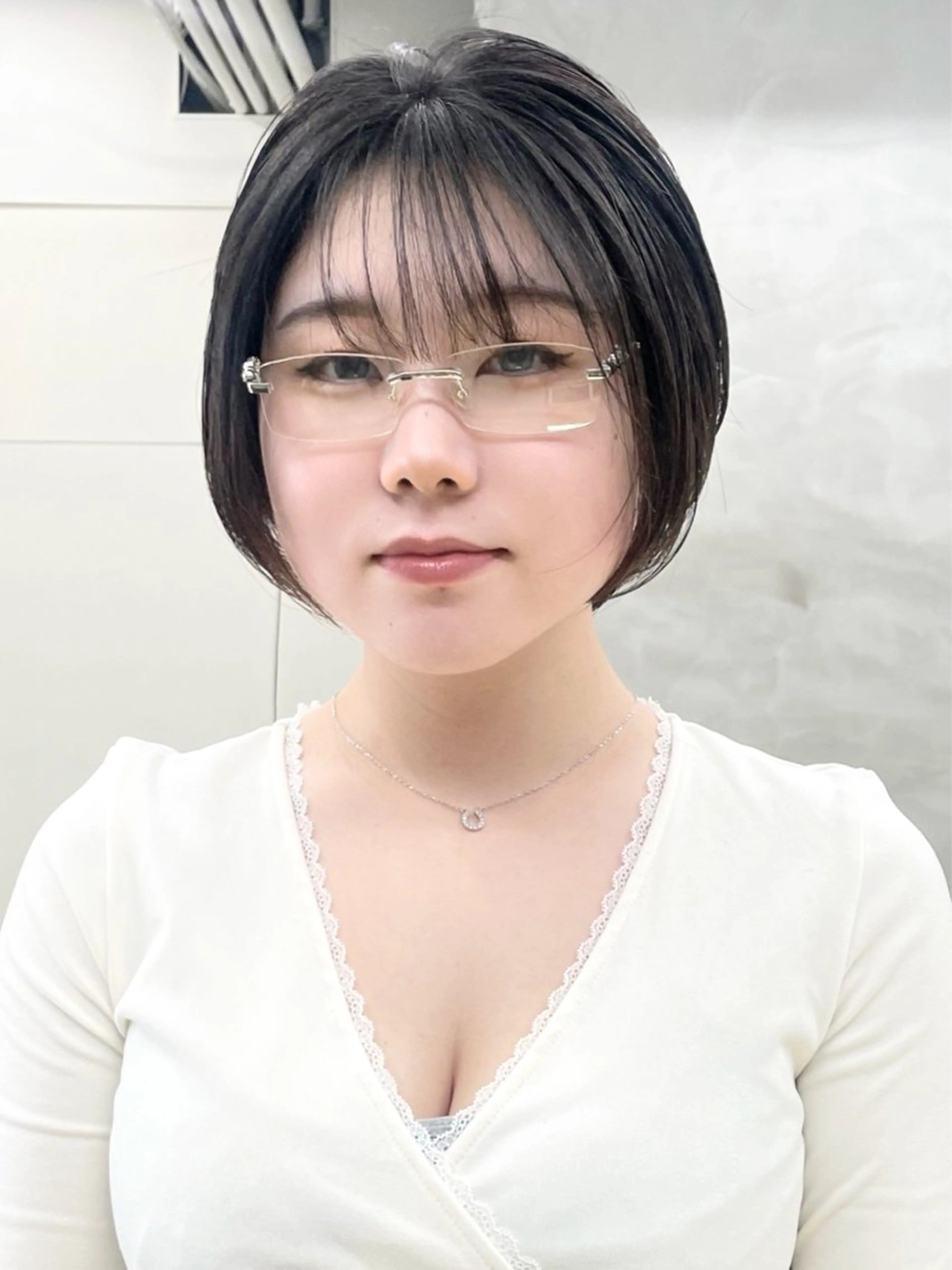 ショート ボブ ハイライト レイヤーカット ショートヘア カット トリートメント スパイラルパーマ 🌐hina⭐️のヘアスタイル