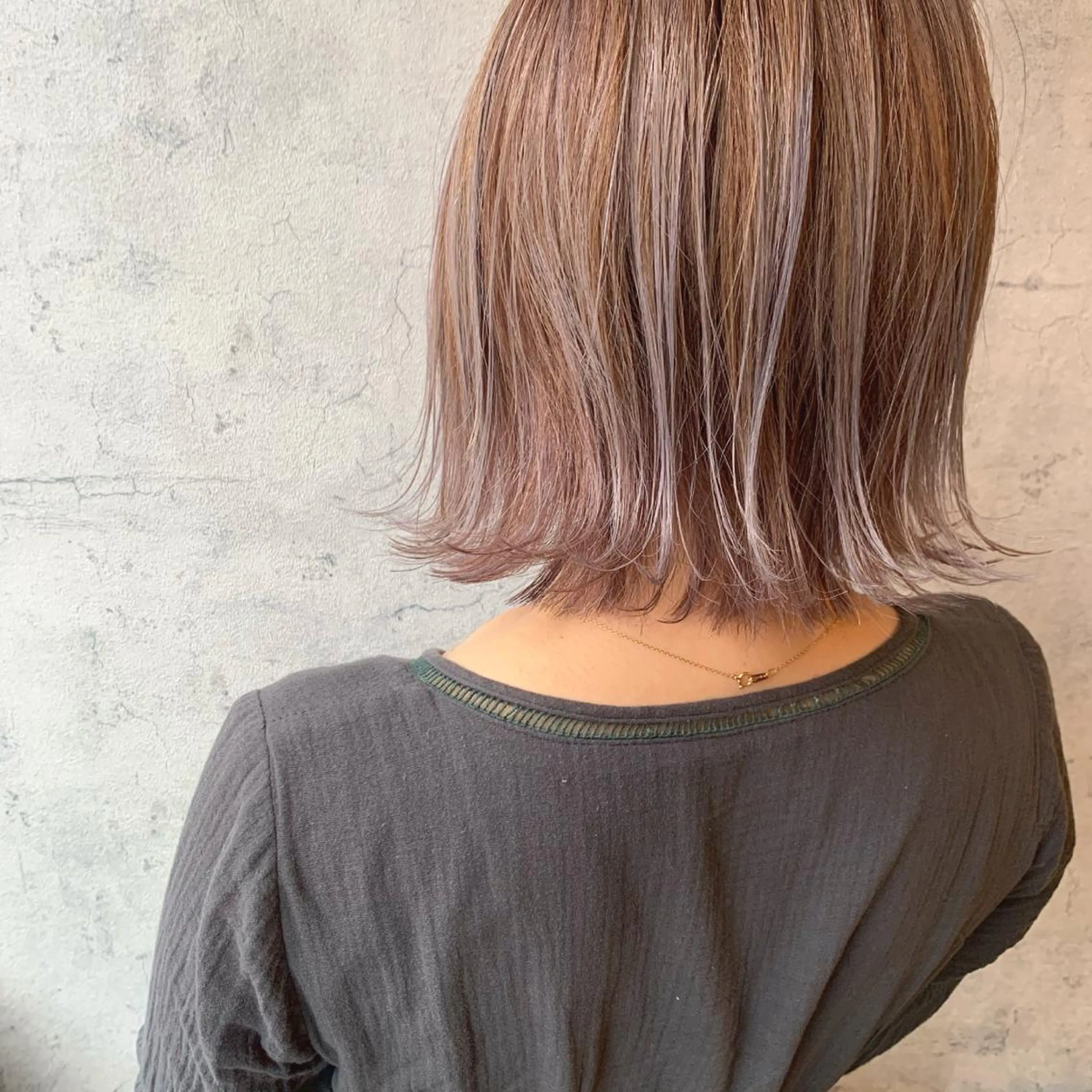 ミディアム カラー ブリーチ ハイライトカラー ピンクカラー パープルカラー ハイライト toiro by lien hair atelier所属・池田 真由美のヘアスタイル