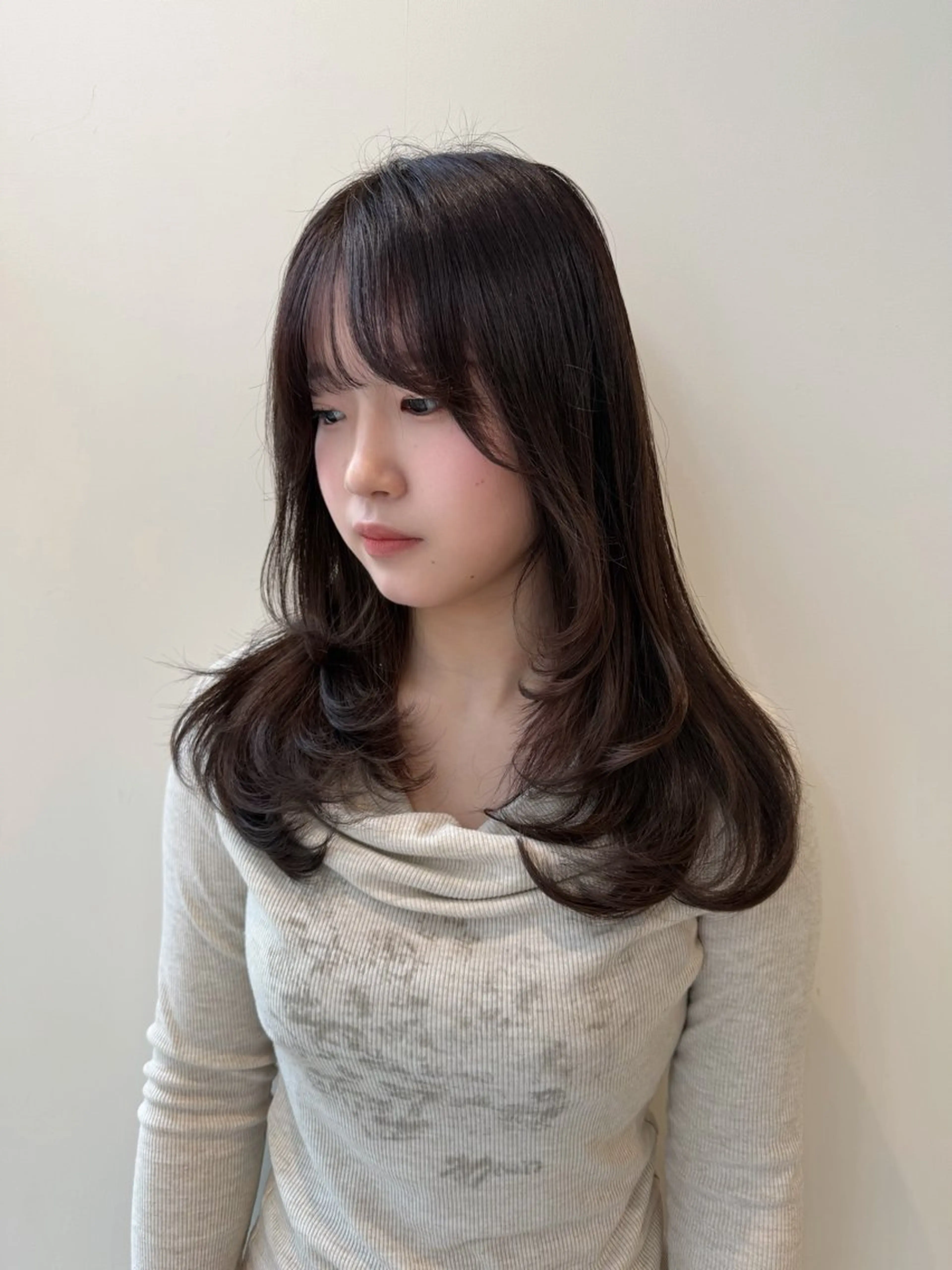 ロング カラー ブラウンカラー 透明感カラー イルミナカラー ナチュラルブラウン 韓国風ヘア カット ヘアカラー トリートメント 小顔レイヤー/ ベージュ🤍Rieのヘアスタイル