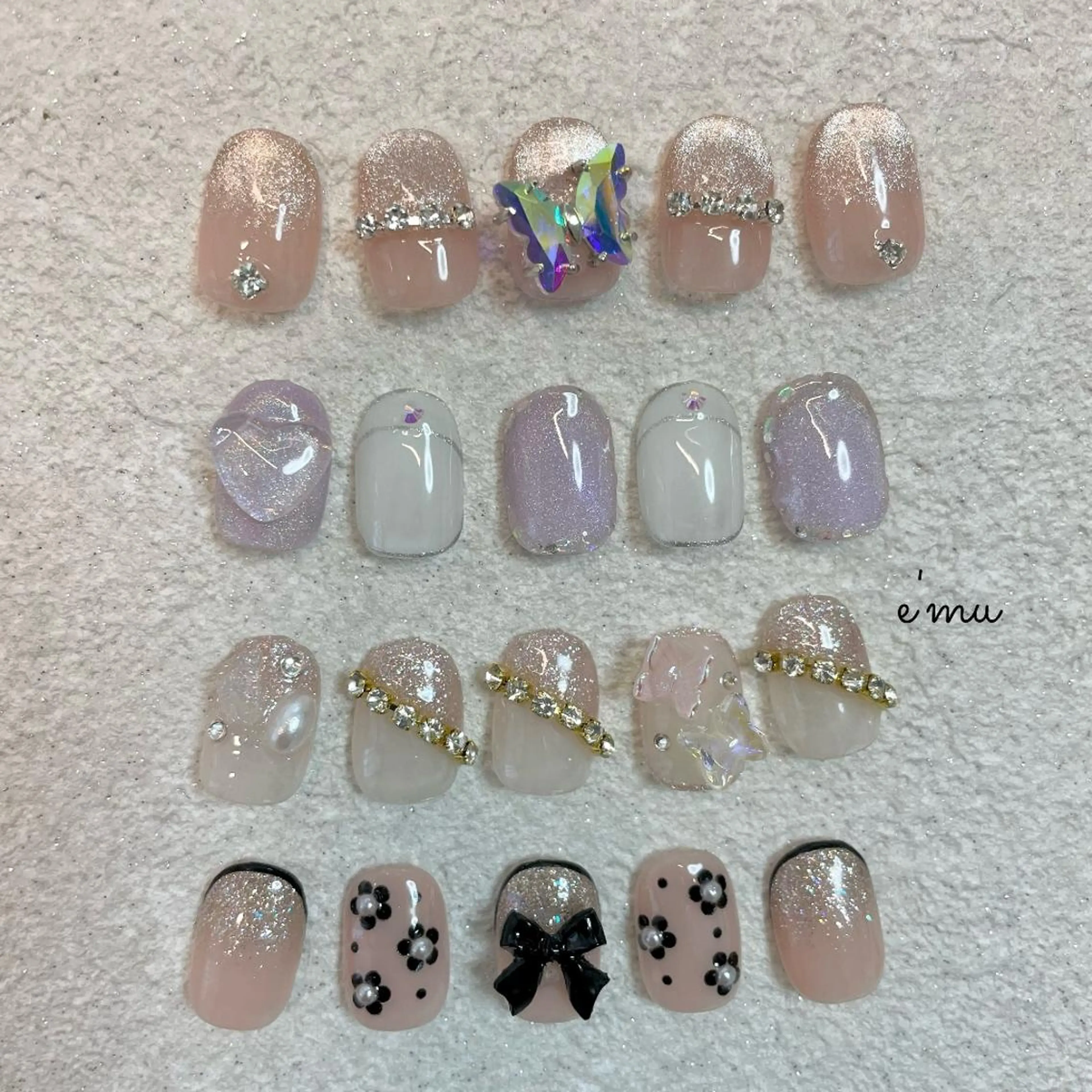 ネイル キラキラネイル 韓国ネイル リボン ワンホンネイル nail salon e'mu💐のネイルデザイン