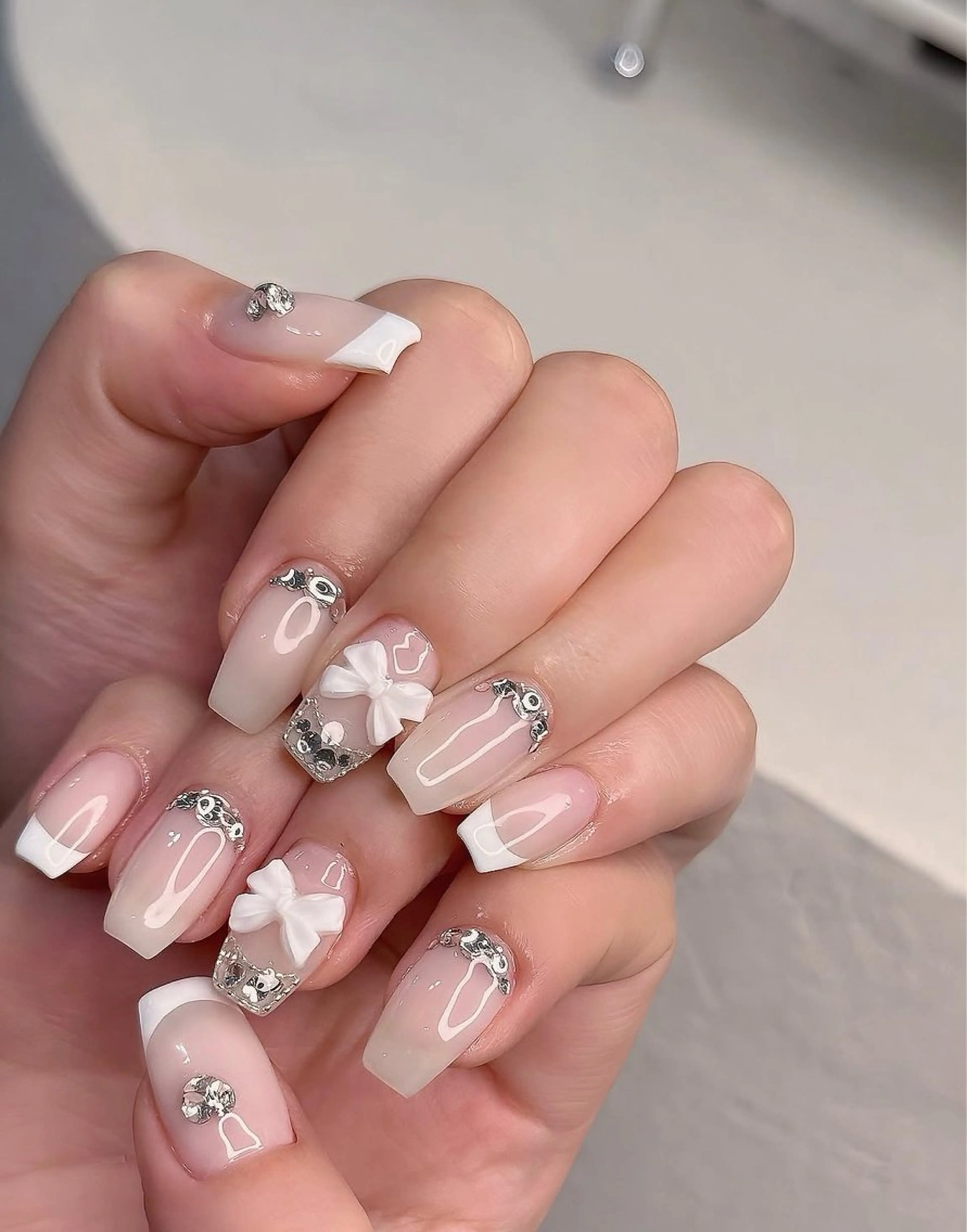 ネイル フレンチネイル ガーリー 韓国ネイル ピンク リボン ハンドネイル ハンドケア NailSalon✨ Écrinエクランのネイルデザイン