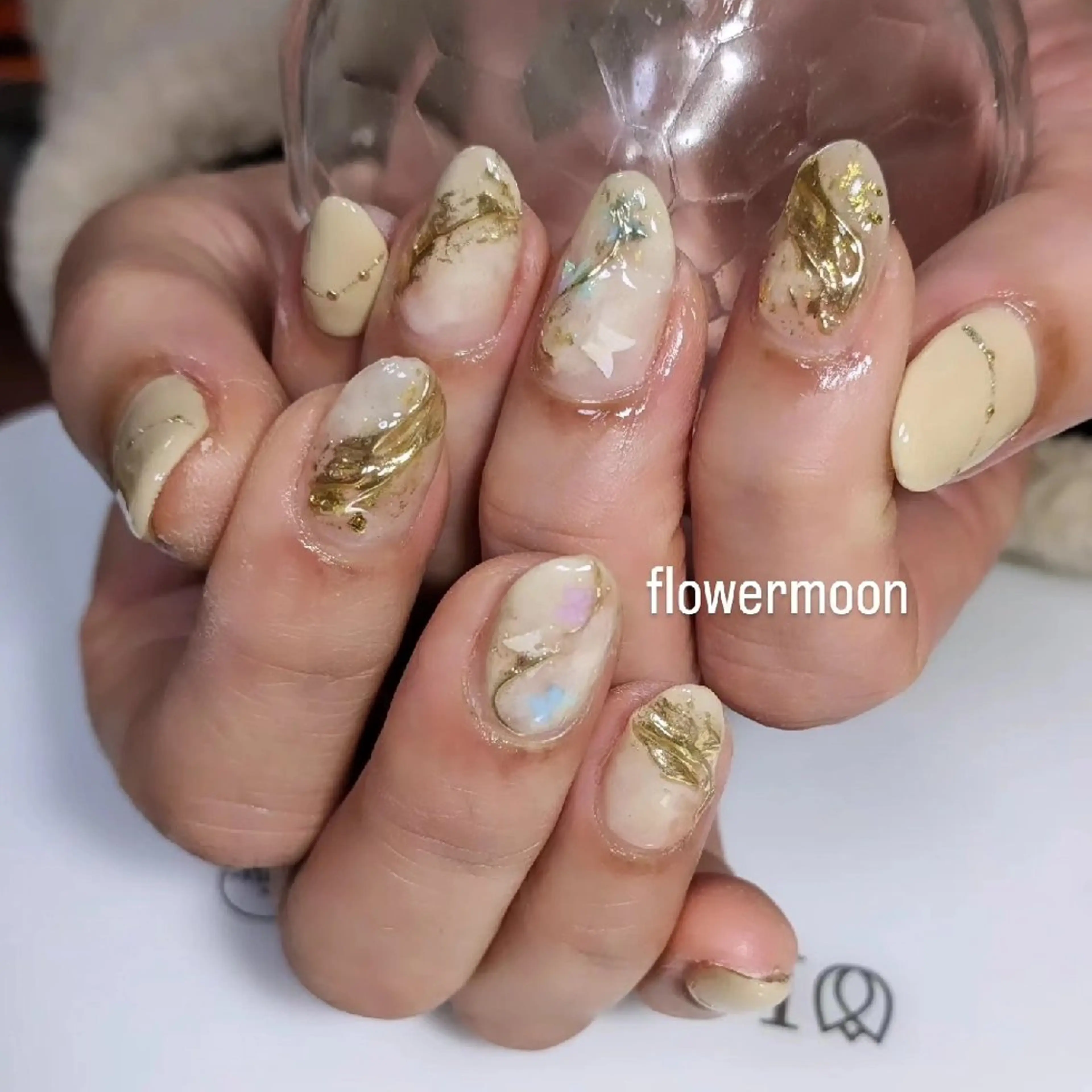 ネイル ニュアンスネイル フラワー ムーンのネイルデザイン