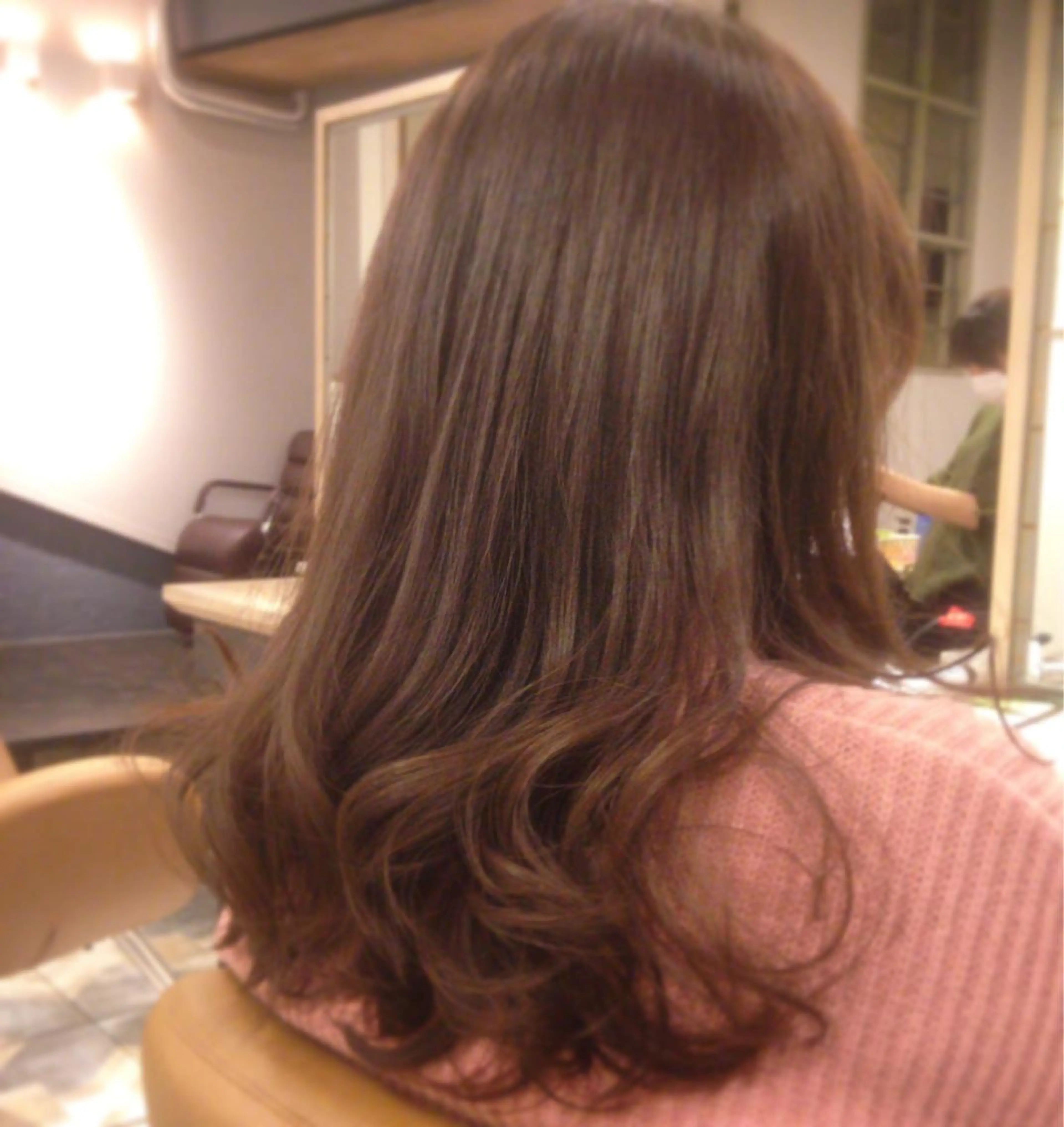 セミロング カラー パーマ ヘアアレンジ yeope所属・ハイトーンカラー ブリーチ専門・天神のヘアスタイル