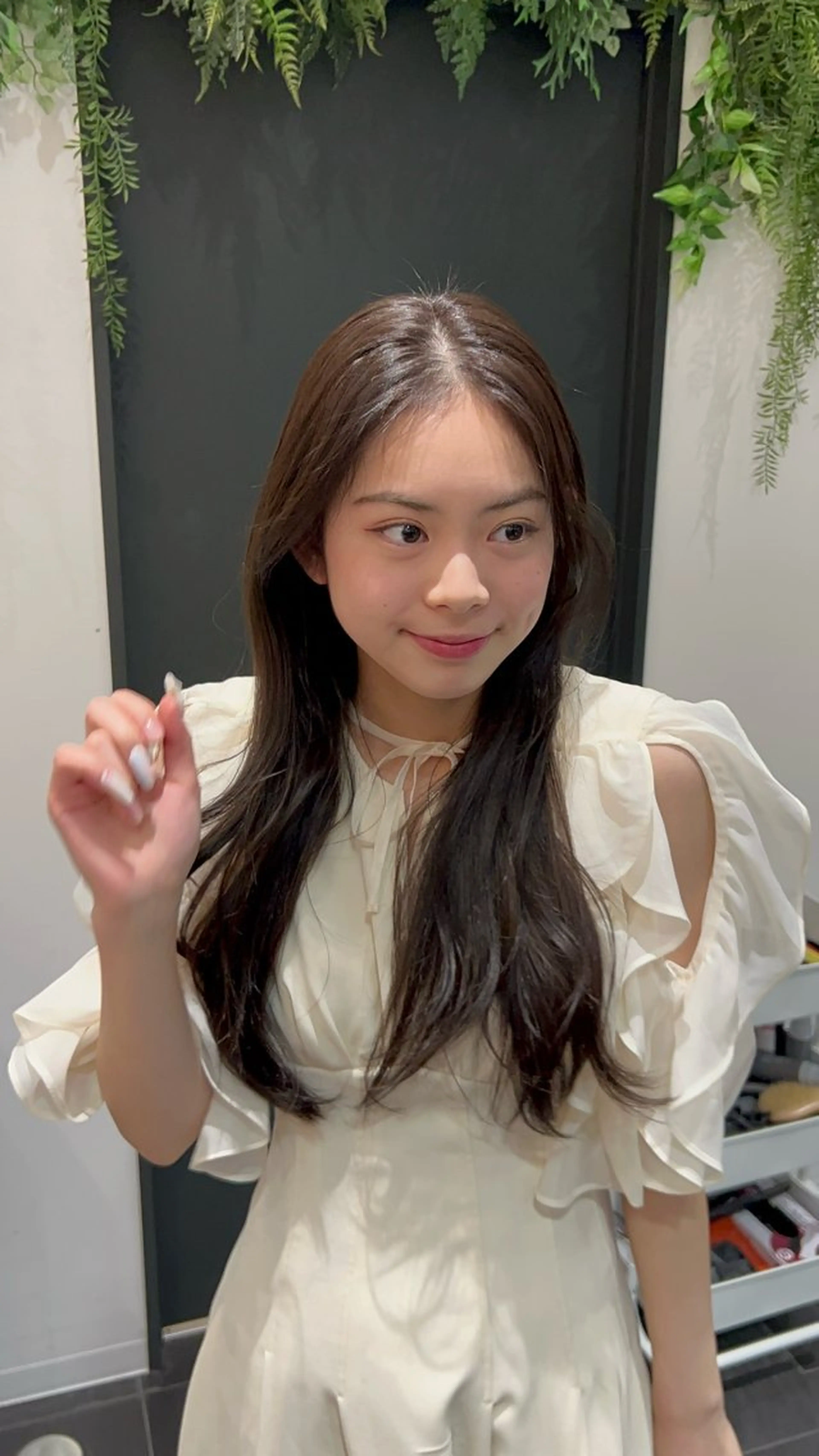 セミロング i.osaka所属・たつ/レイヤーカット 顔周り/髪質改善のヘアスタイル