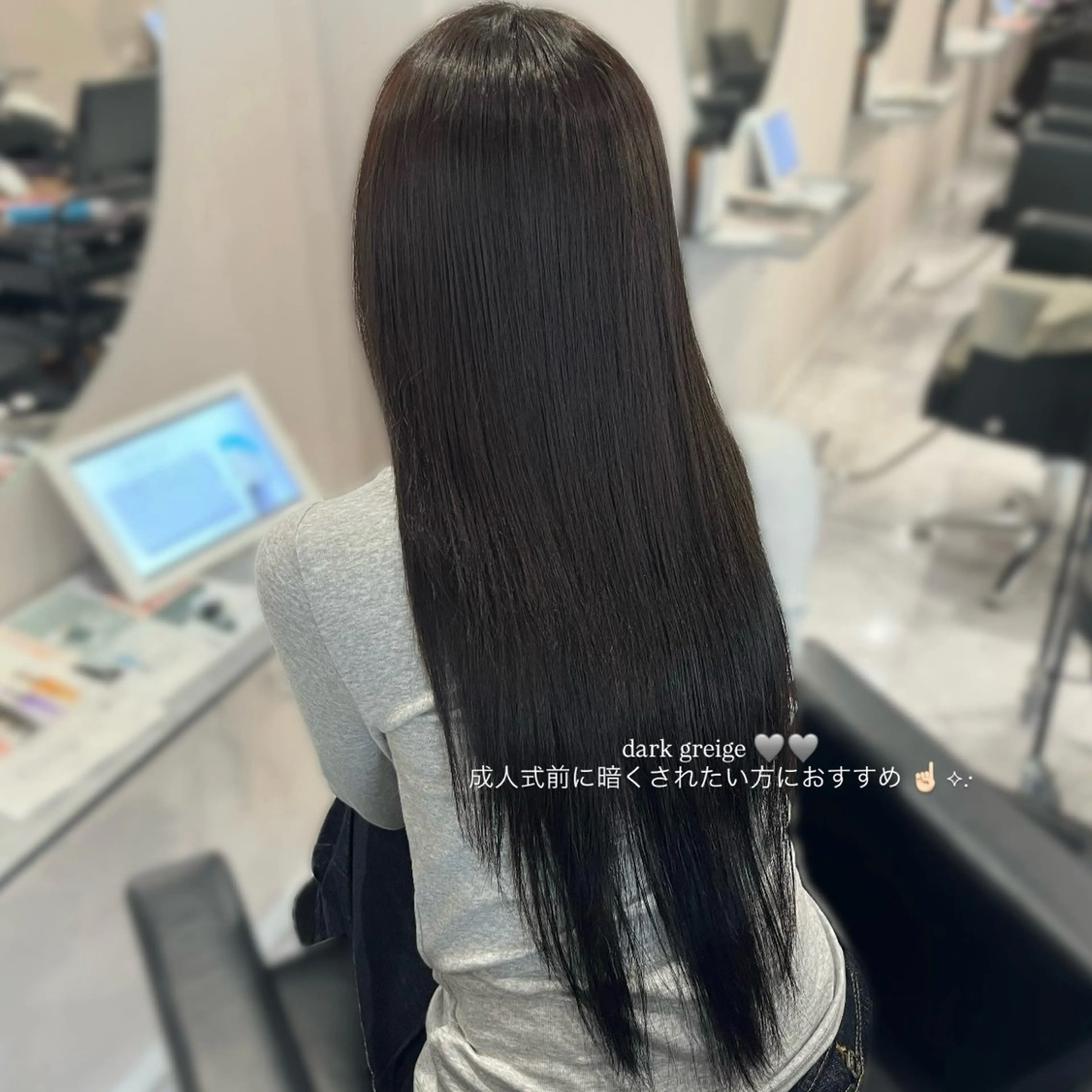 ロング カラー ヘアカラー 透明感カラー🪼🩵 𝐑𝐢𝐧のヘアスタイル