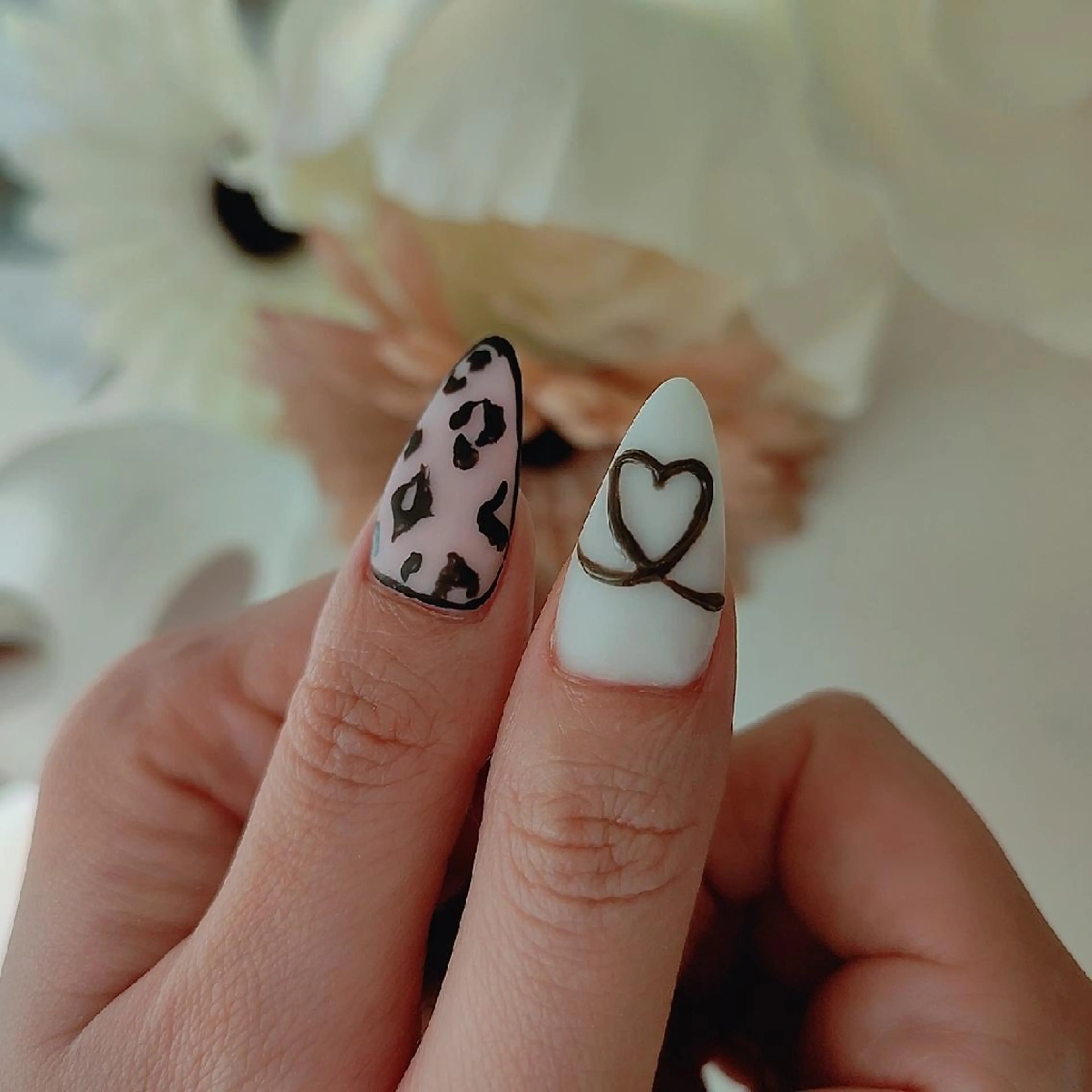 ネイル ハンドネイル RUNWAY 　　の眉毛・アイブロウイメージ