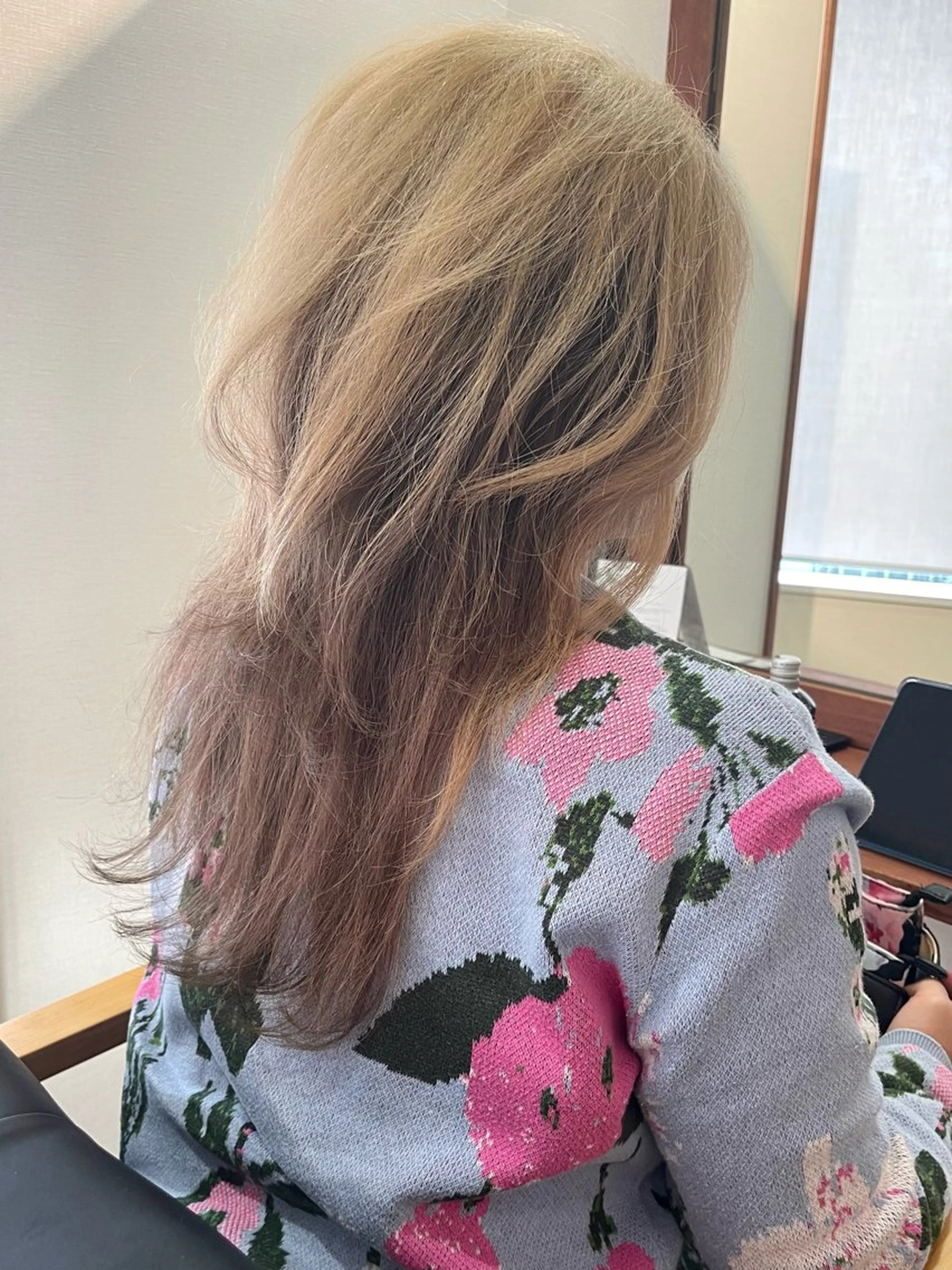 ロング カラー ヘアアレンジ ベージュカラー ブラウンカラー ヘアカラー 髪質改善ｶﾗｰ ｹｱﾌﾞﾘｰﾁ/ﾀﾑのヘアスタイル