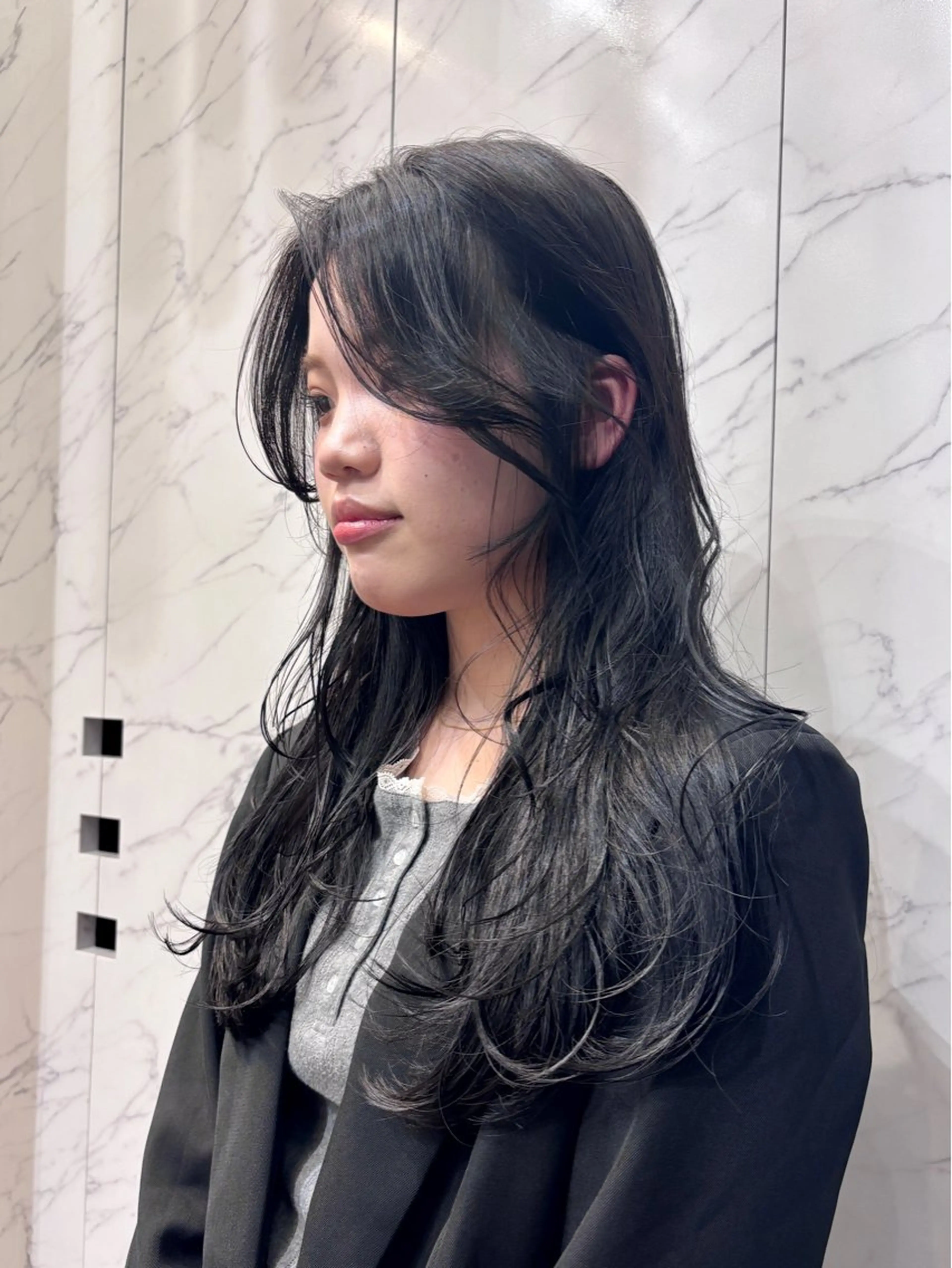 ロング カラー レイヤーカット カット ヘアカラー miu /透明感カラーのヘアスタイル