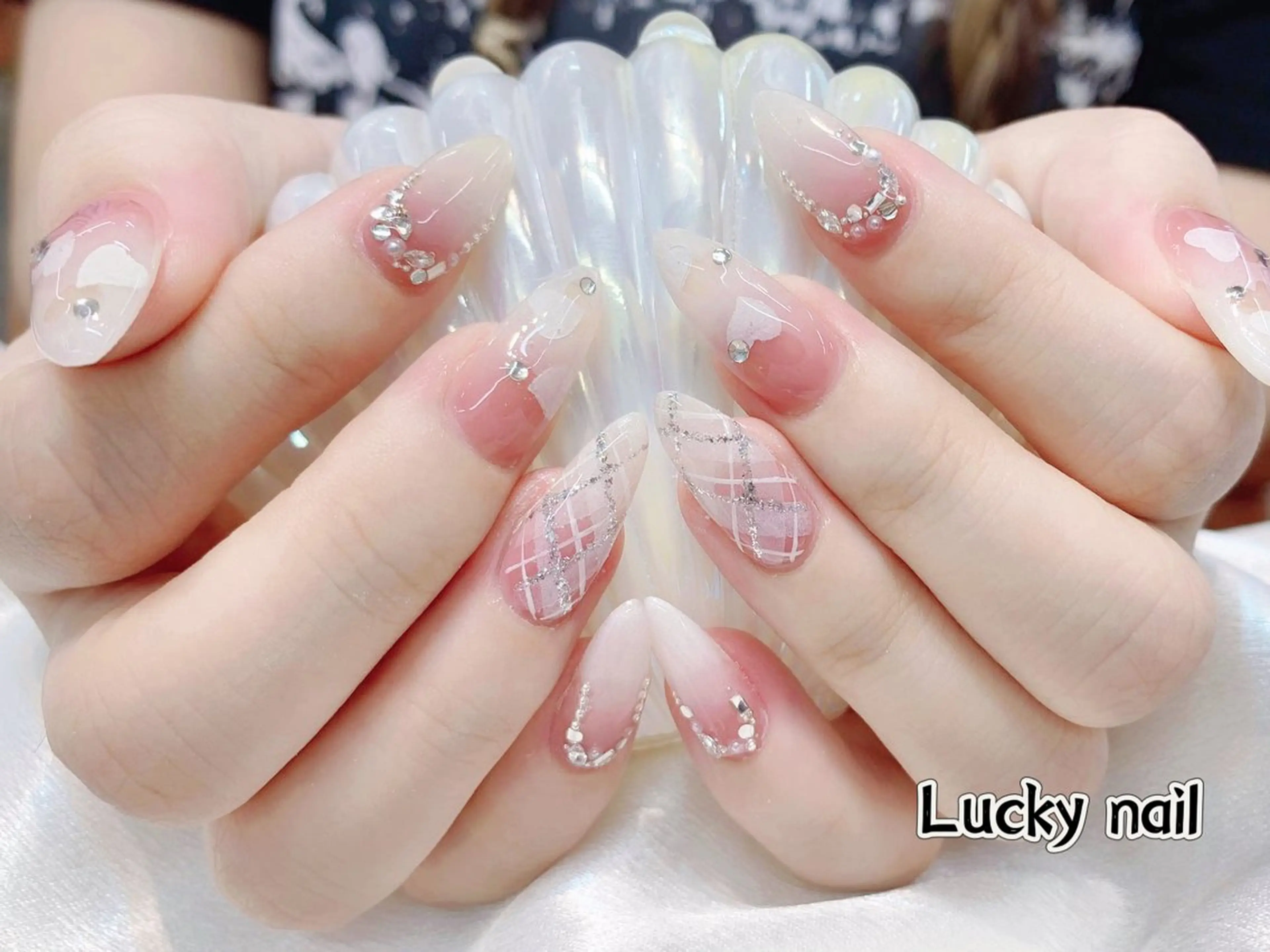 ネイル アートネイル チークネイル 長さ出し ジェルネイル マグネットネイル Lucky nail  小林和希のネイルデザイン