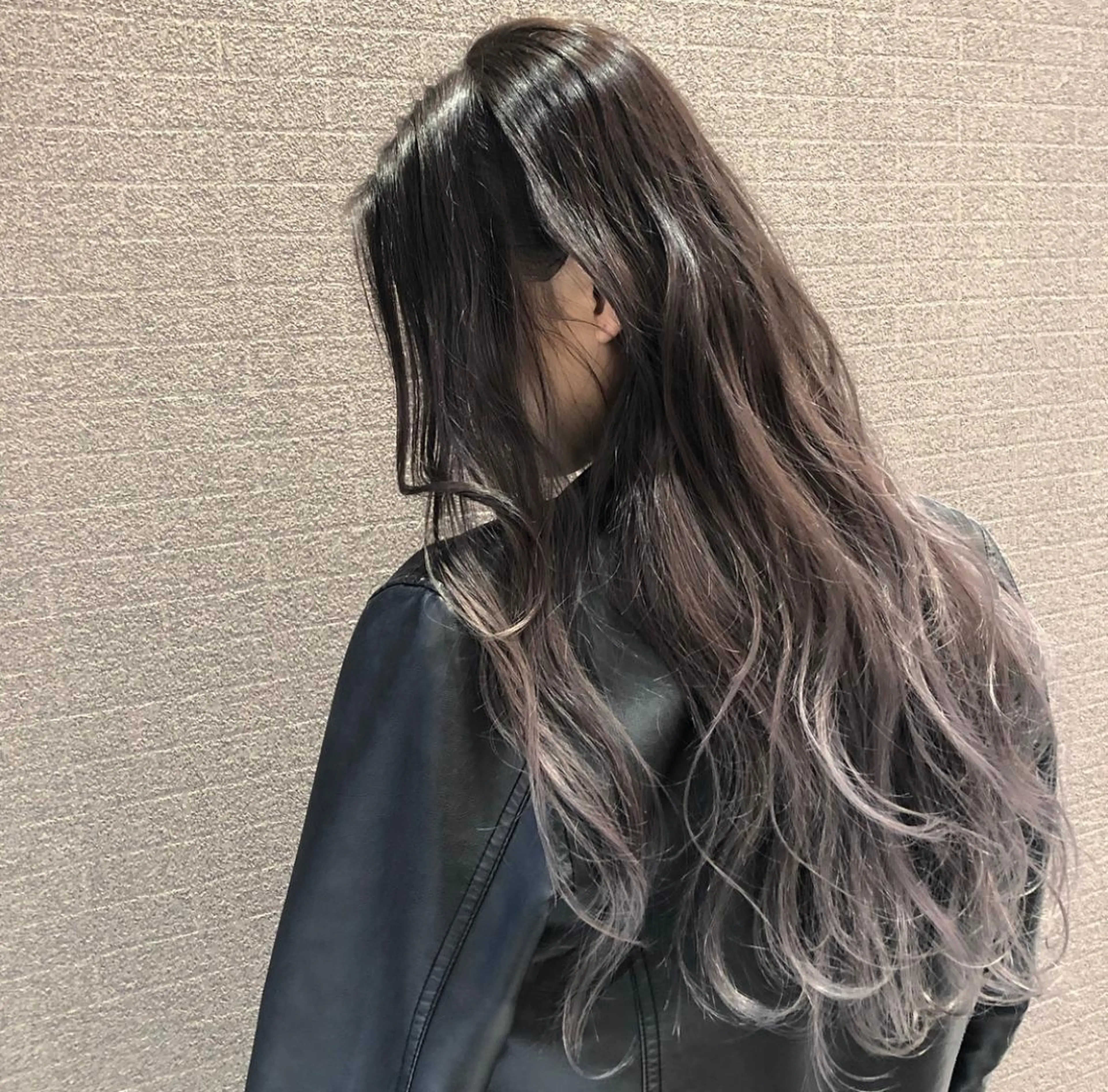 ロング カラー ヘアアレンジ バレイヤージュ ブリーチ デザインカラー グラデーションカラー ハイライトカラー アンドウ ユウ/ レイヤーカット/韓国のヘアスタイル