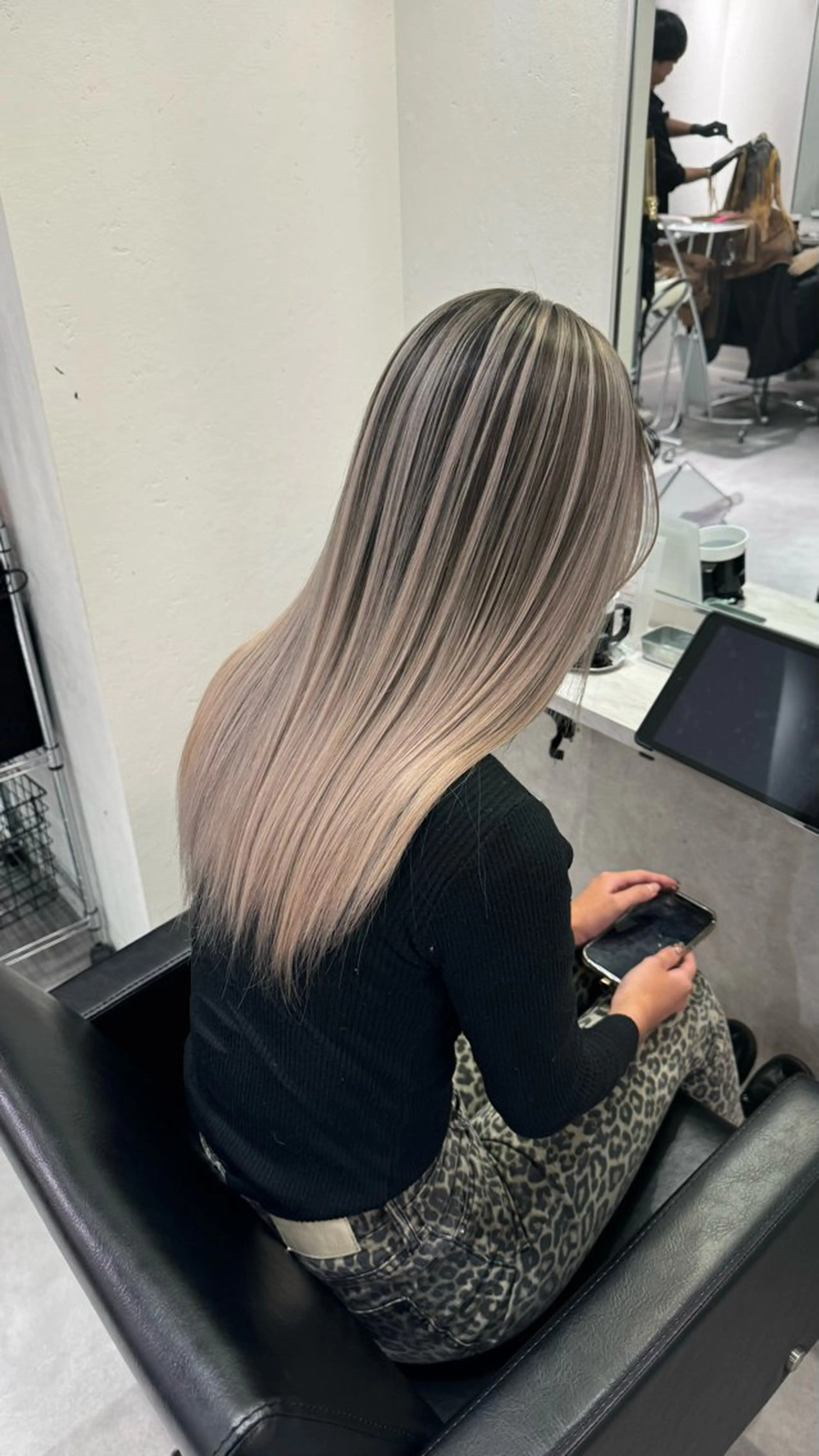 セミロング レイヤーカット CIERA.南船場所属・yuna🧡/心斎橋 ハイトーン/ブリーチのヘアスタイル