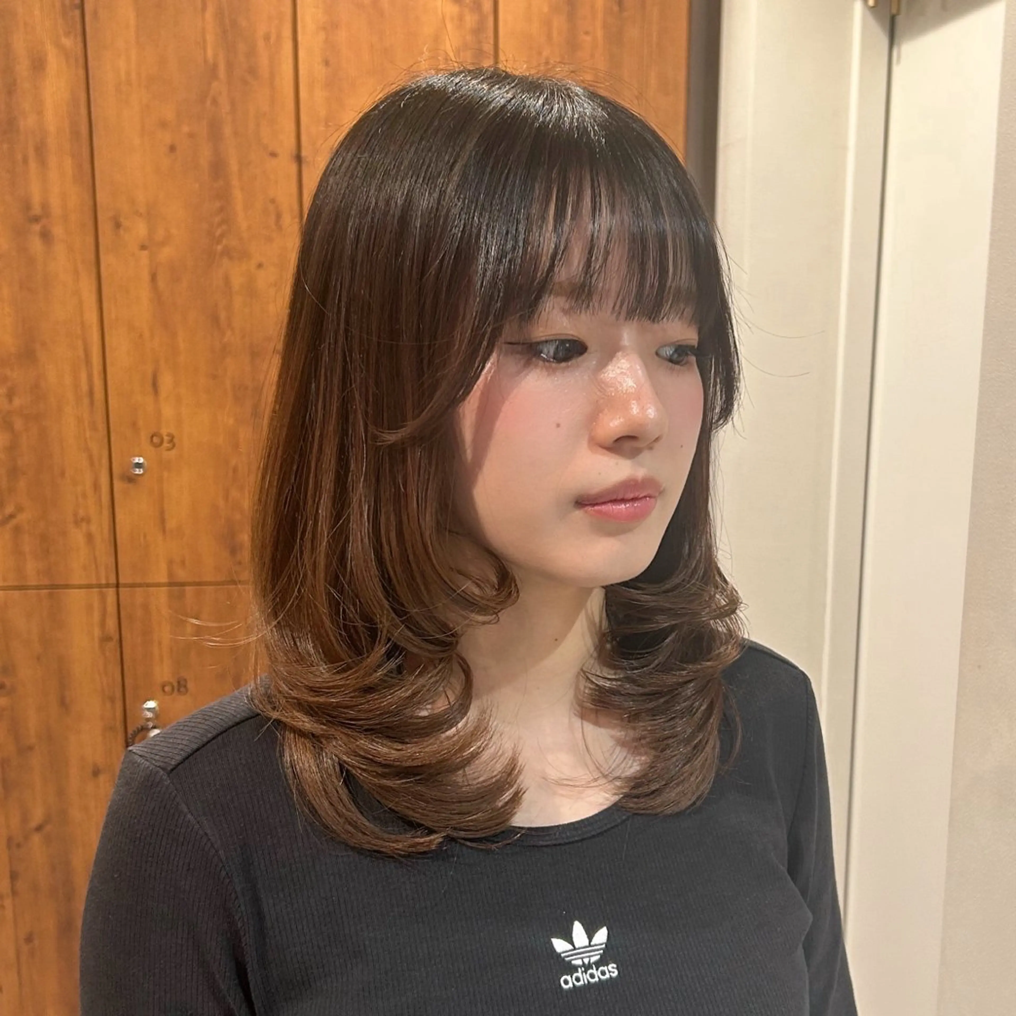 ミディアム カット レイヤー🎀透明感 カラー|ワンホンのヘアスタイル