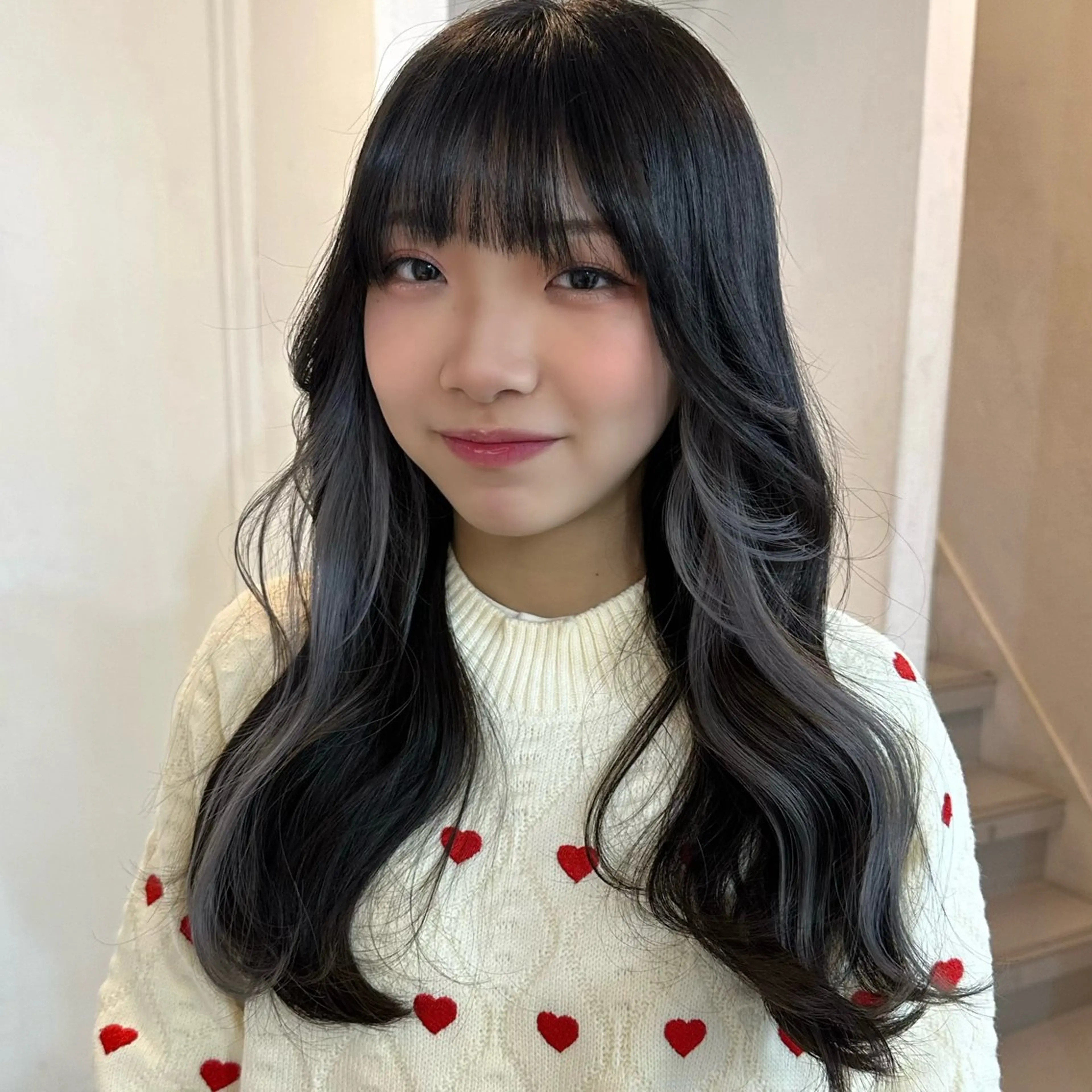 セミロング カラー デザインカラー インナーカラー シルバー ホワイトシルバー カット ヘアカラー トリートメント インナーカラー/レイ ヤーカット♡/マキシのヘアスタイル