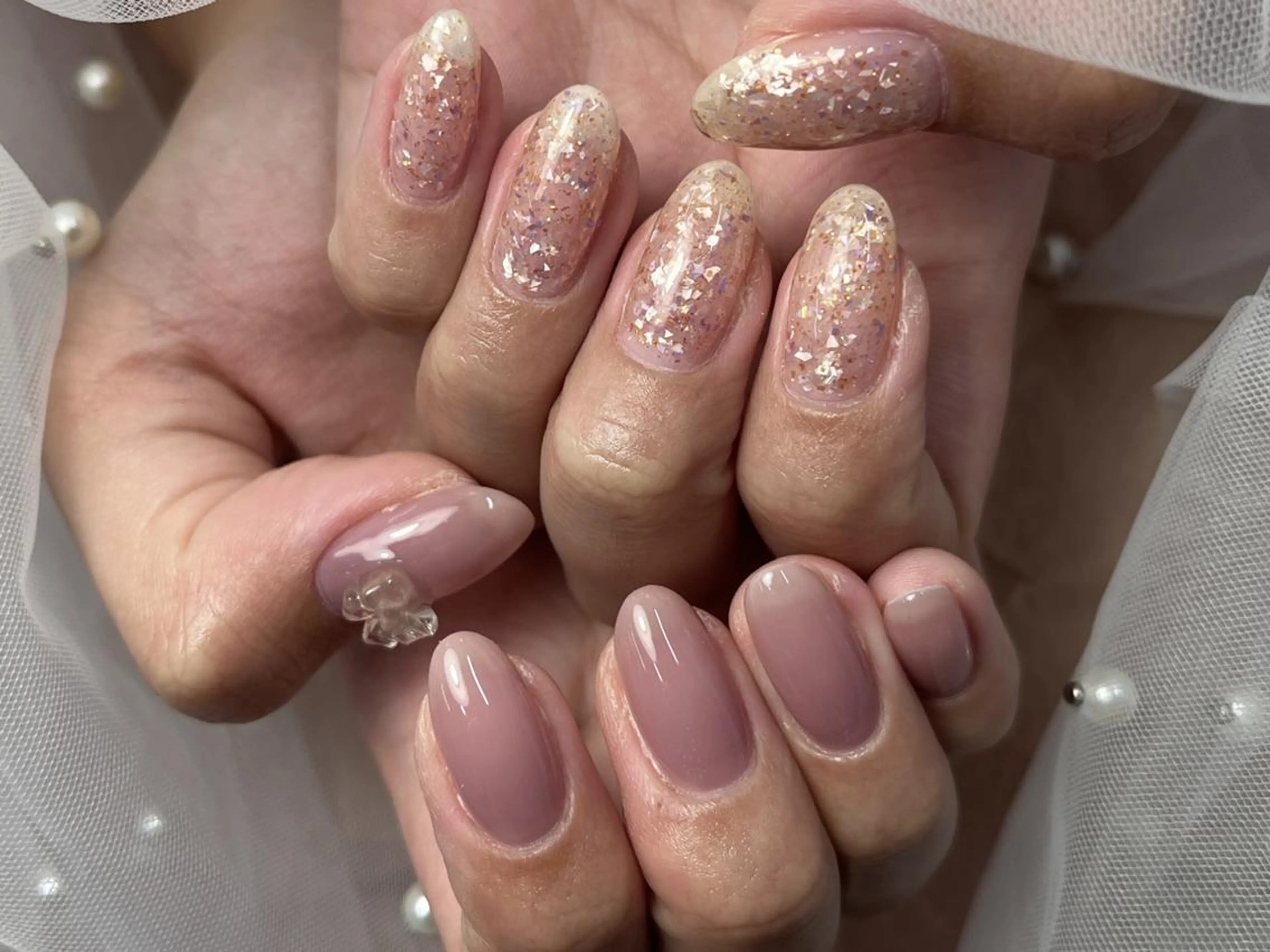 ネイル キラキラネイル ラメ(グリッター) オフィスネイル ピンク ピンクベージュ ハンドネイル ToliyDeliy Nail Salonのネイルデザイン