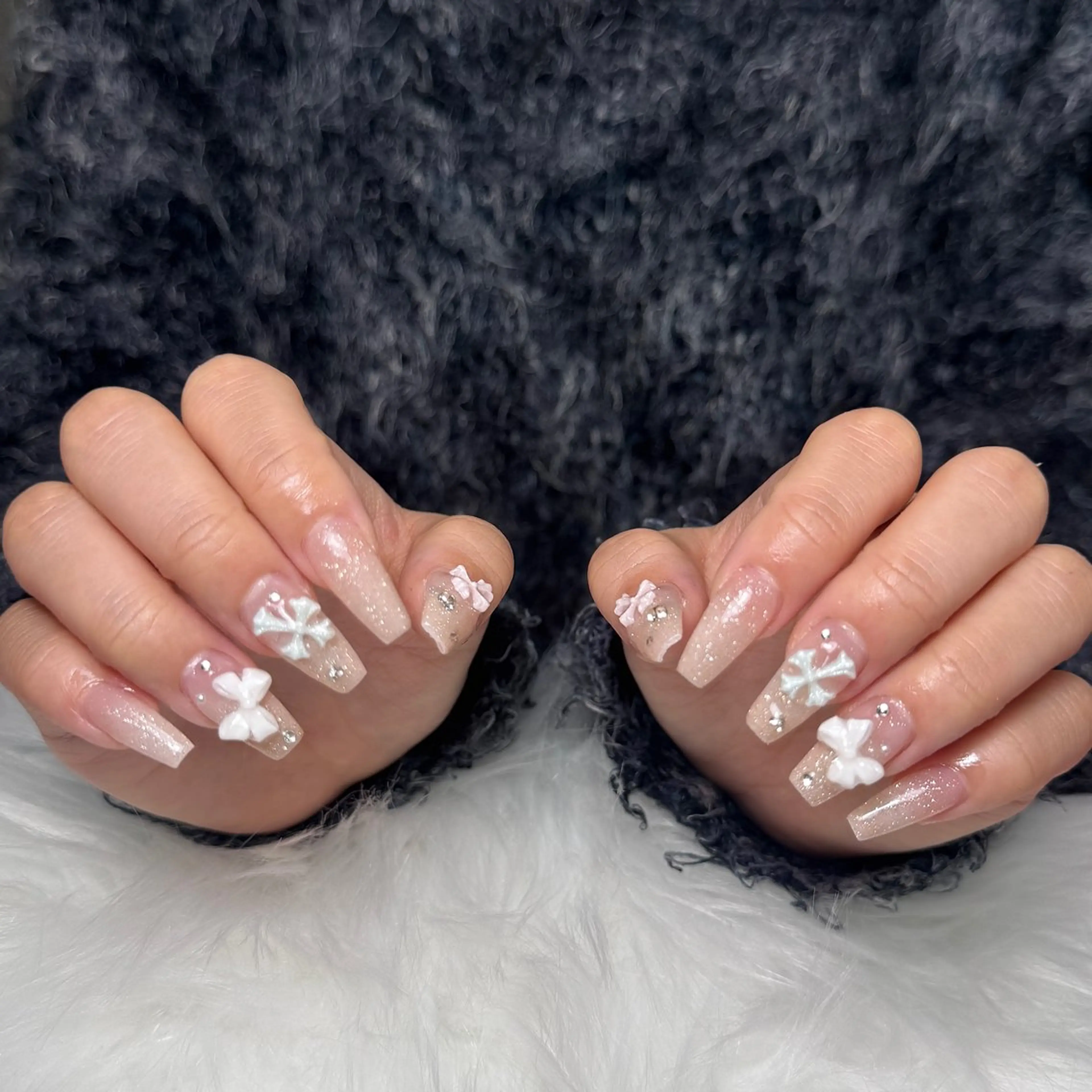 ネイル オーロラネイル 長さ出し フラッシュネイル フレンチネイル ジェルネイル Michi_Nails_Salon所属・Michi Nail Staffのネイルデザイン