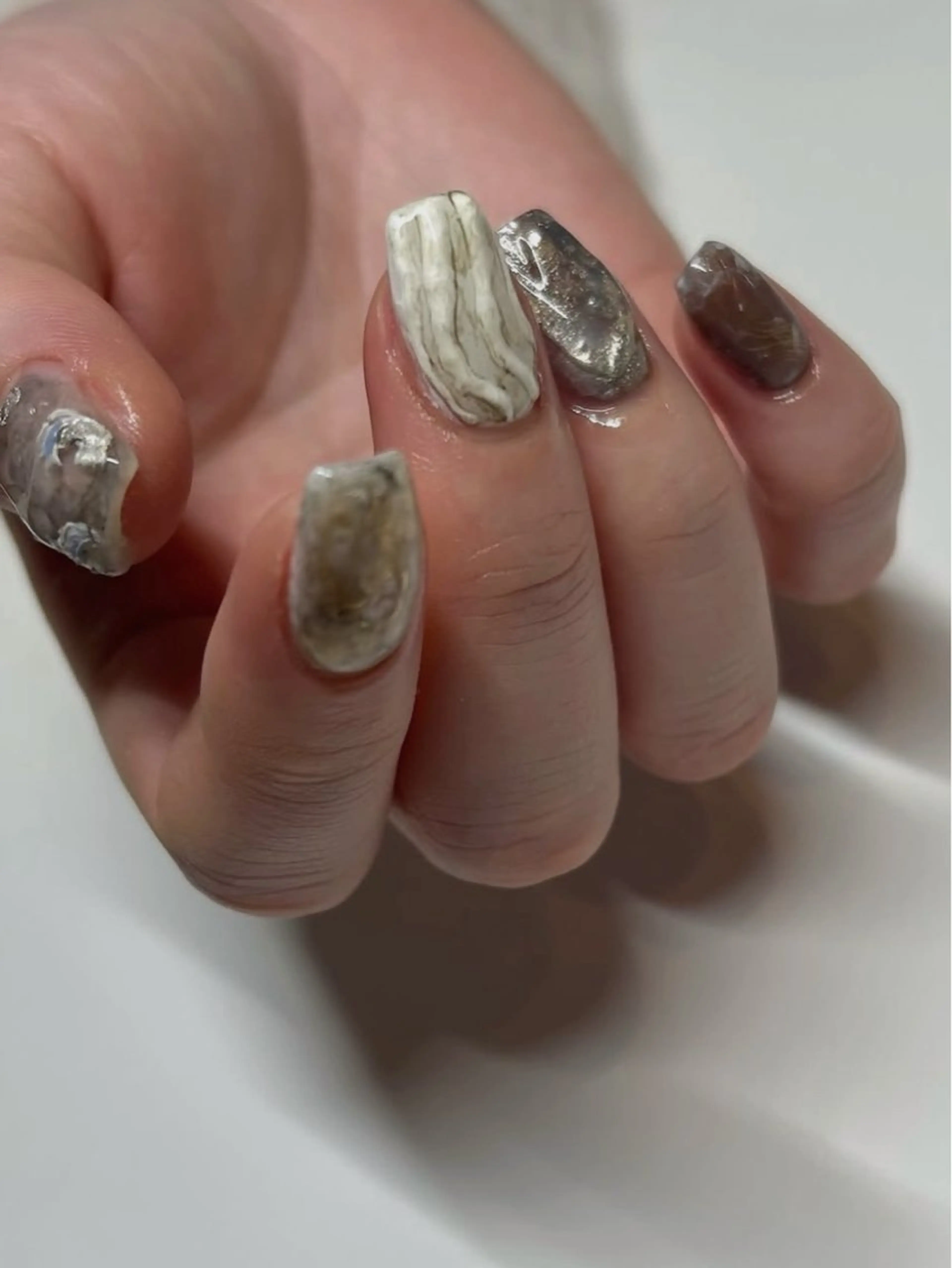 ネイル アートネイル マグネットネイル ニュアンスネイル ぷっくりネイル talo .のネイルデザイン