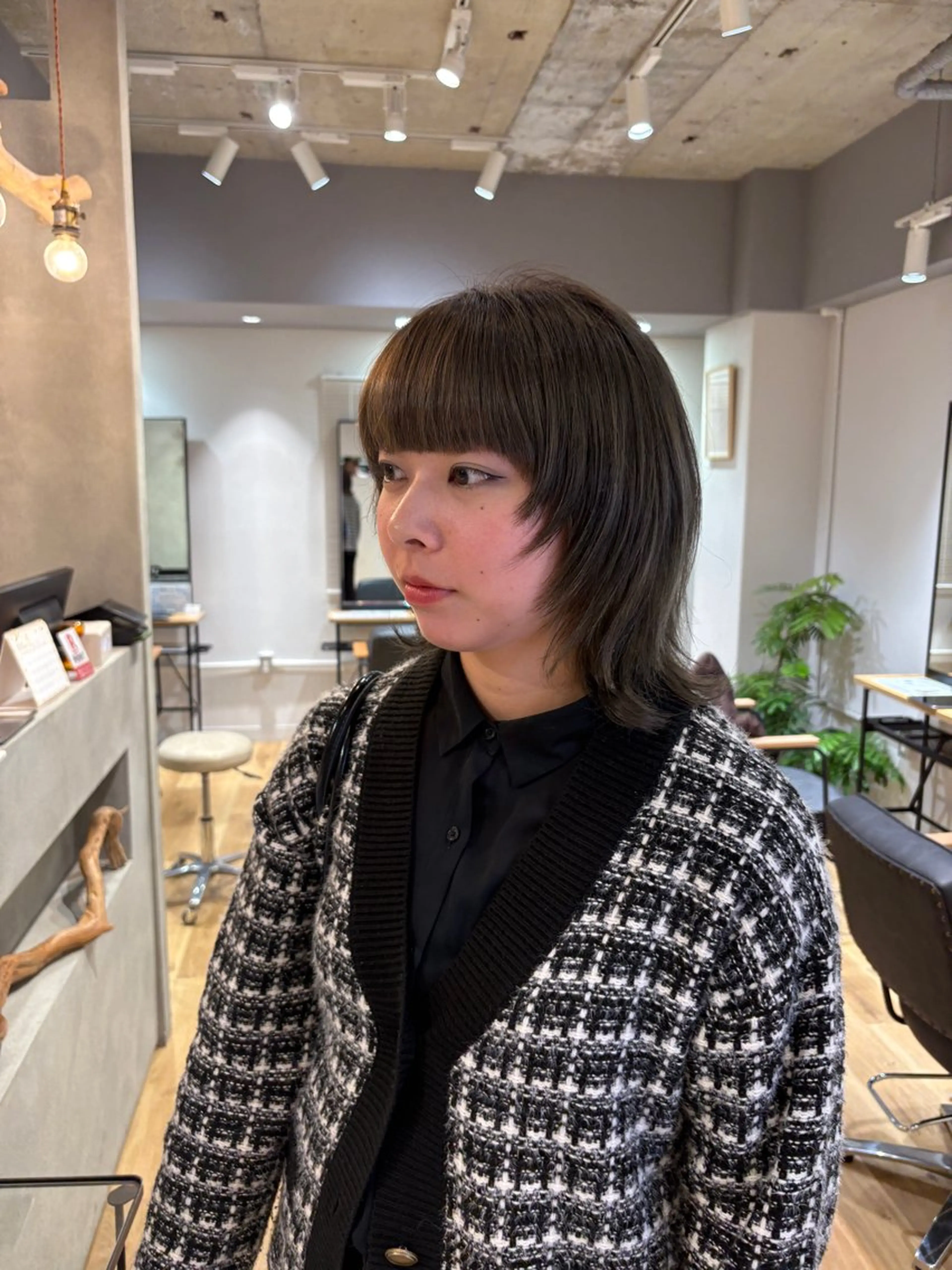 ミディアム ウルフカット ヘアカラー まつい みるのヘアスタイル