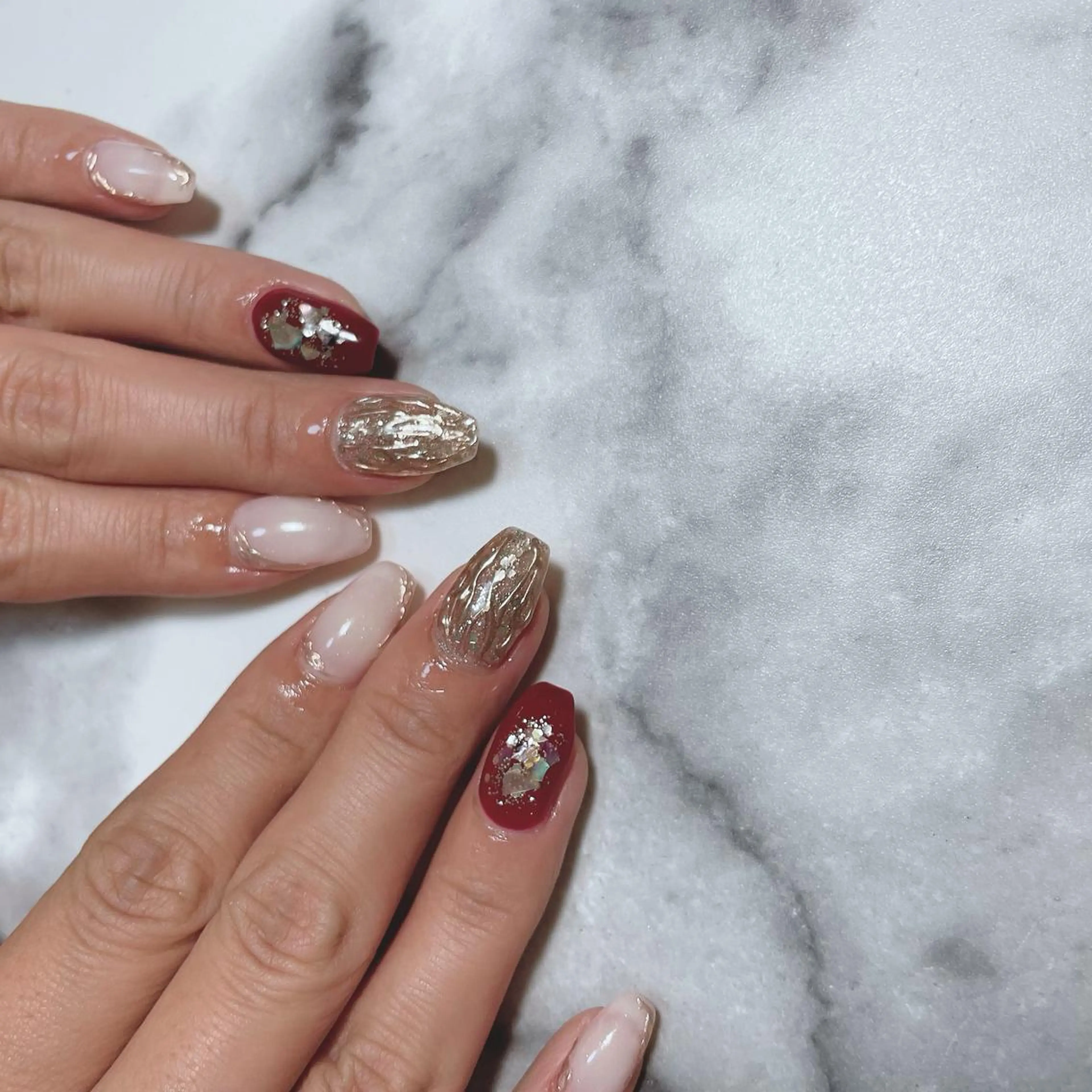 ネイル ボルドー ゴールド ミラーネイル 冬ネイル salon de belnetta所属・kayo 💅のネイルデザイン