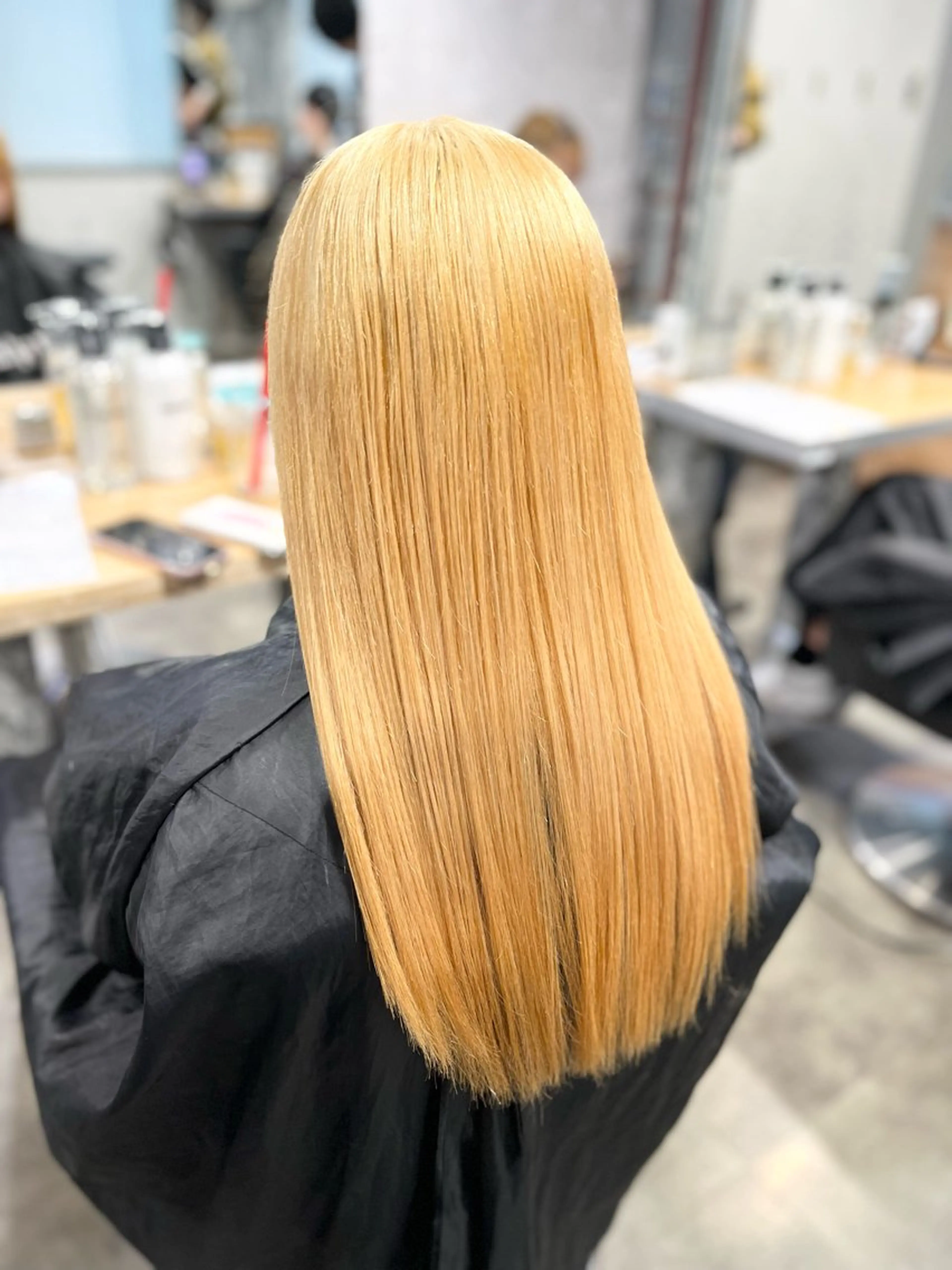 ロング カラー ヘアカラー ハイトーンカラー 🦄レイヤーカットのヘアスタイル