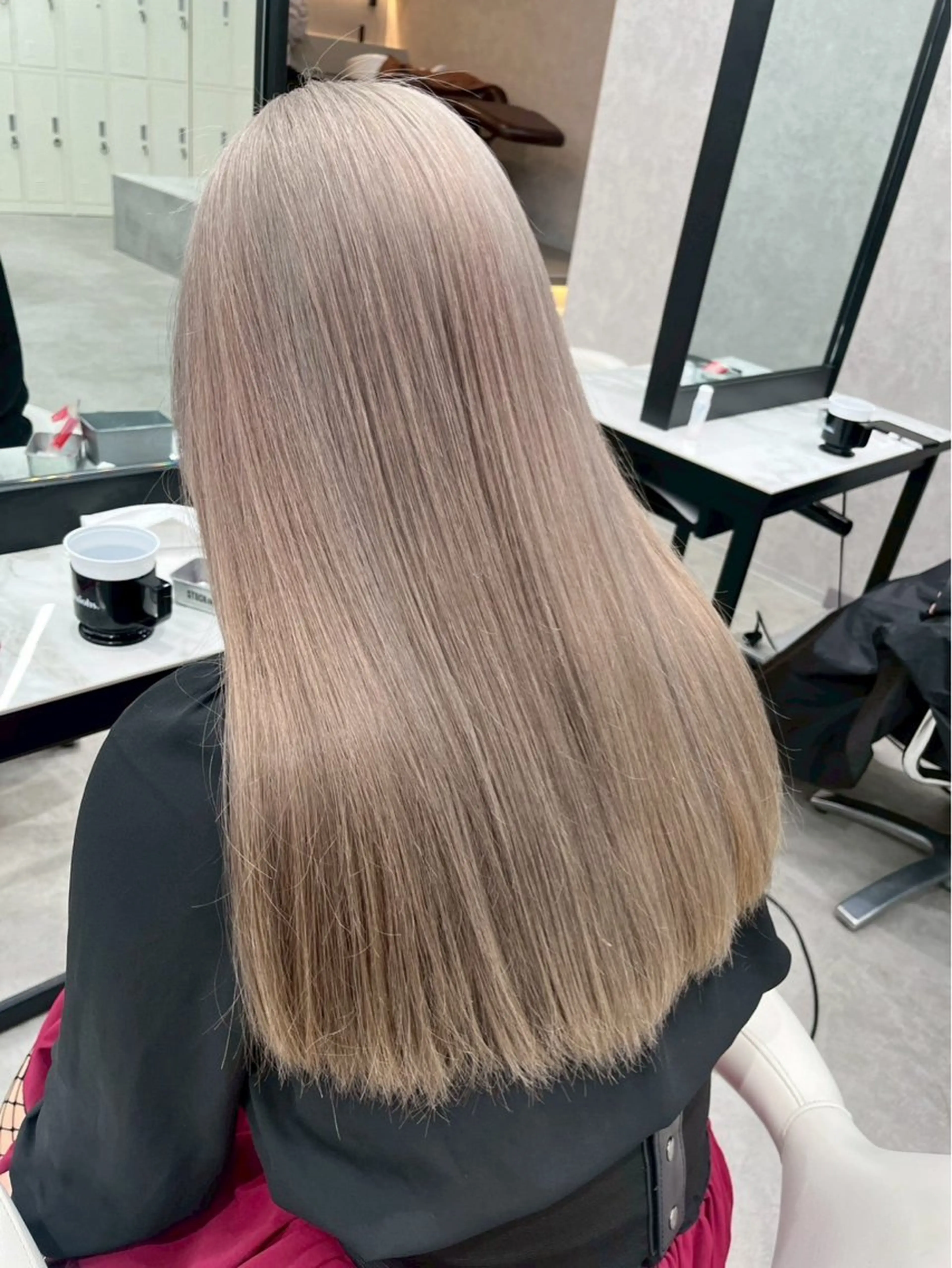 ロング カラー ヘアカラー ハイトーンカラー🐬 えりかのヘアスタイル