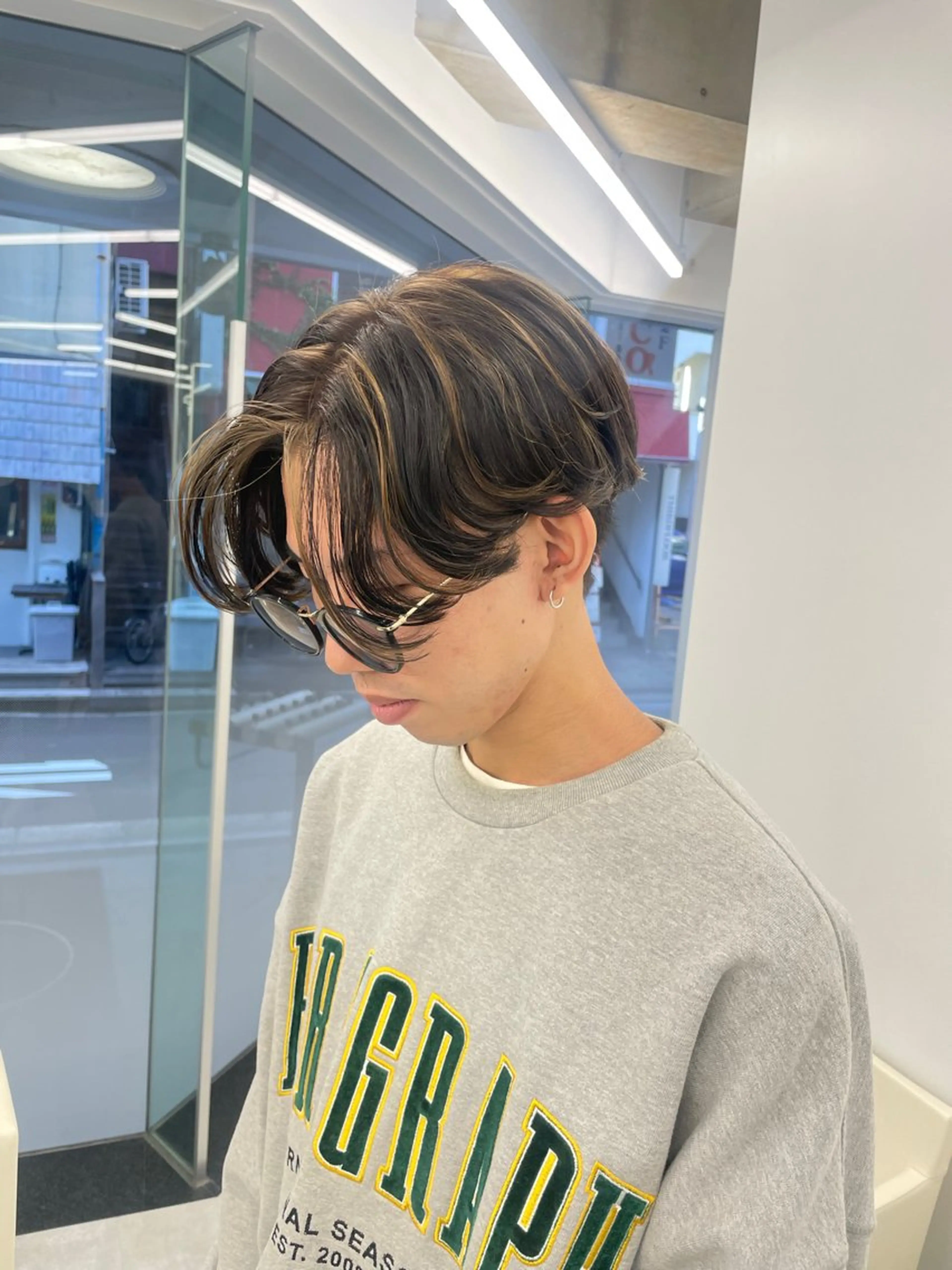 カラー メンズ センターパート メンズハイライト ハイライトカラー 森龍馬 メンズ専門美容師のヘアスタイル