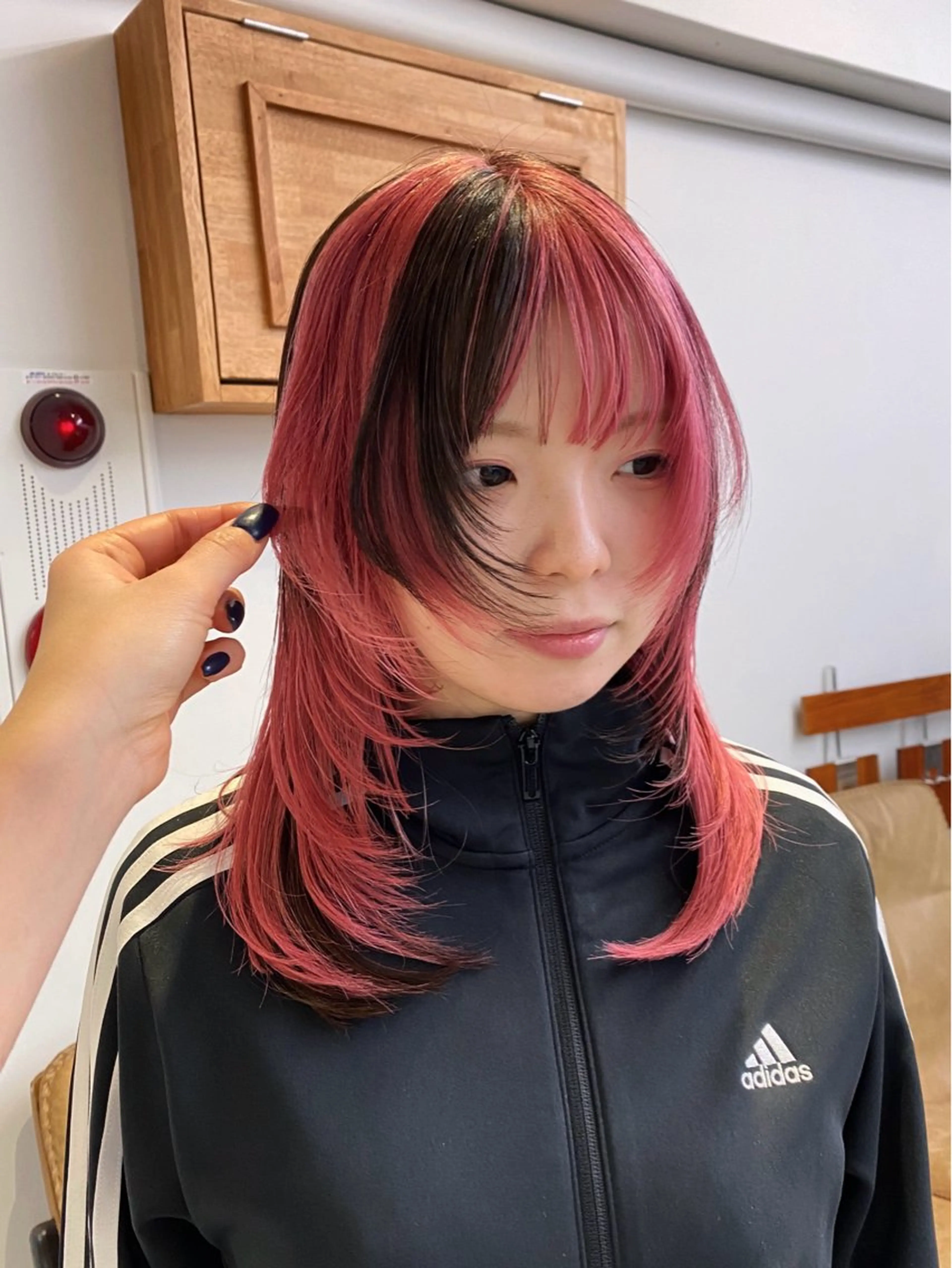 セミロング カラー ヘアカラー トリートメント minami ハイトーン/レイヤーのヘアスタイル