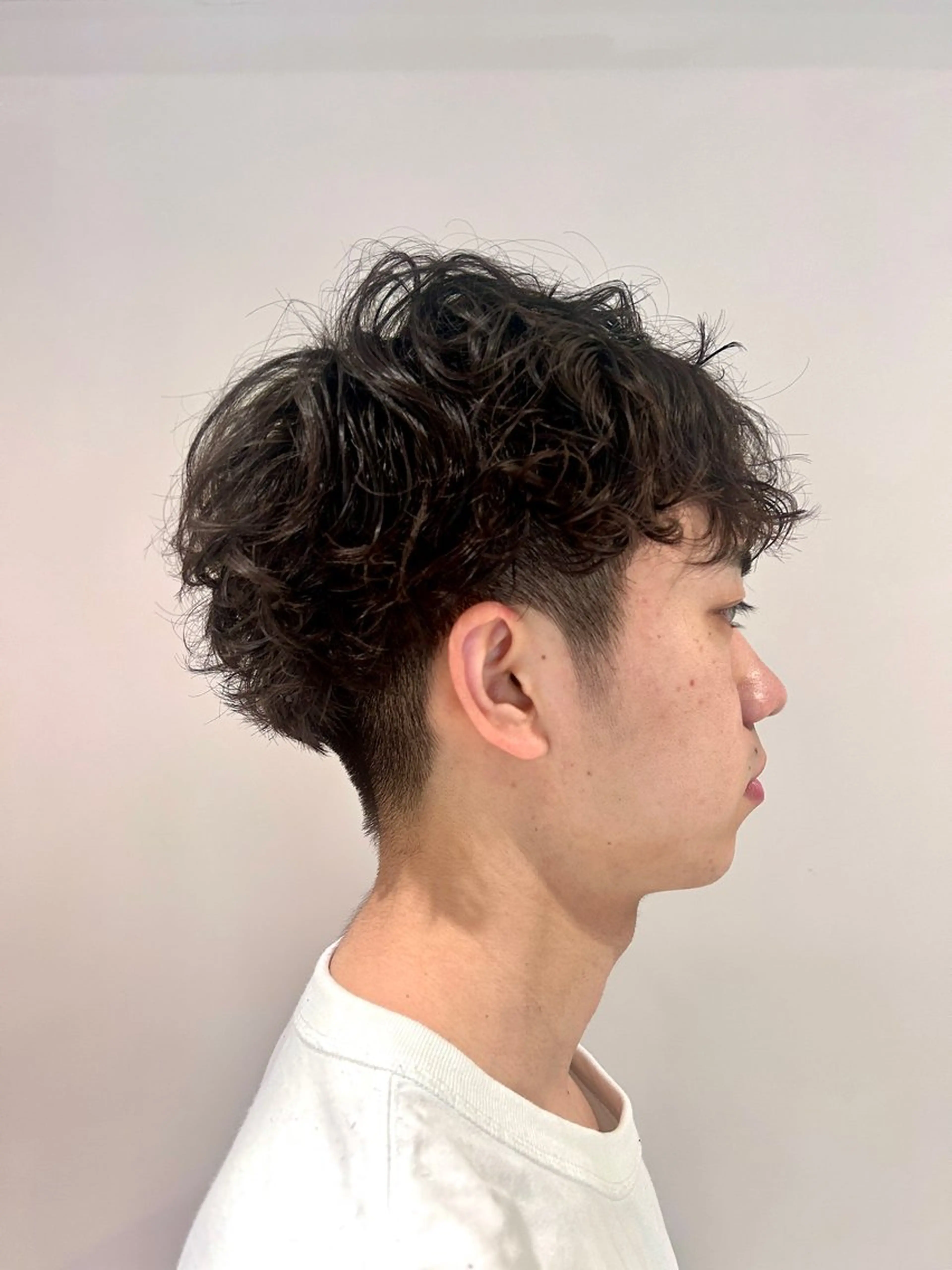 ショート パーマ メンズ マッシュ メンズパーマ プードルパーマ メンズショート スペインカール メンズパーマ ジンのヘアスタイル