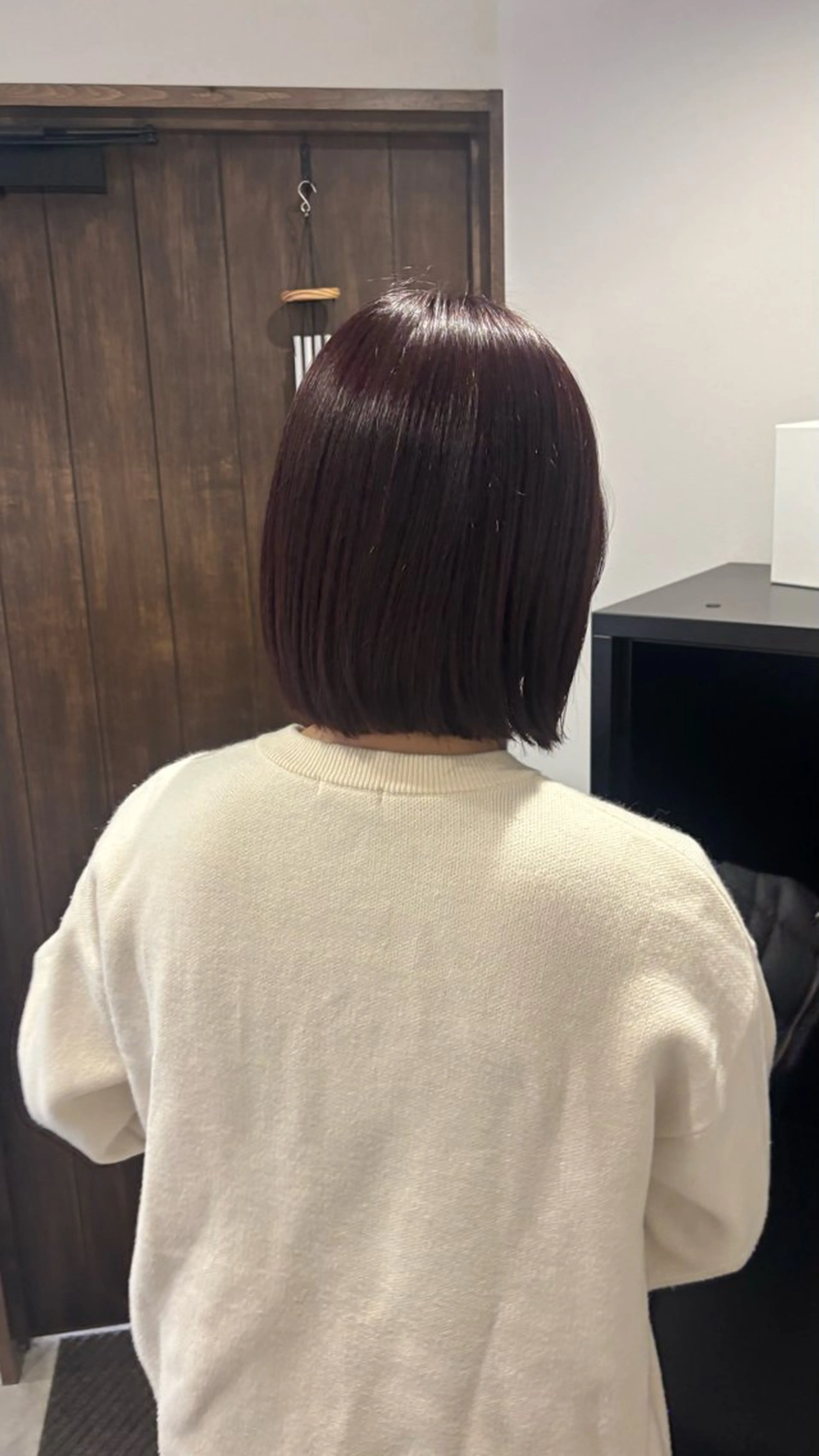 ミディアム カット ヘアカラー YURINO /ボブ ベージュ/ハイトーンのヘアスタイル