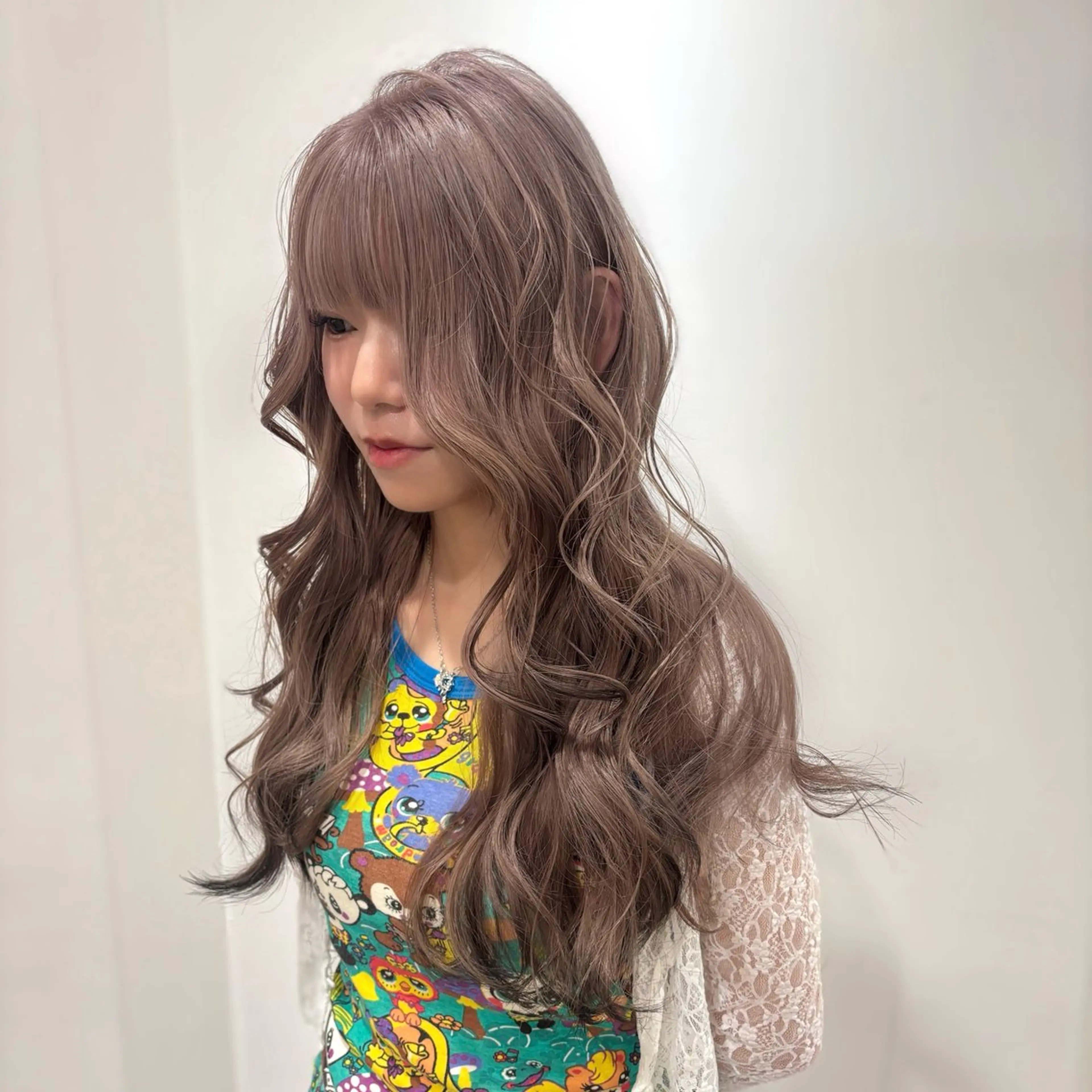 ロング カラー グレージュ ミルクティーグレージュ カット ヘアカラー トリートメント ハイトーン/ウルフ/ レイヤー/Asukaのヘアスタイル