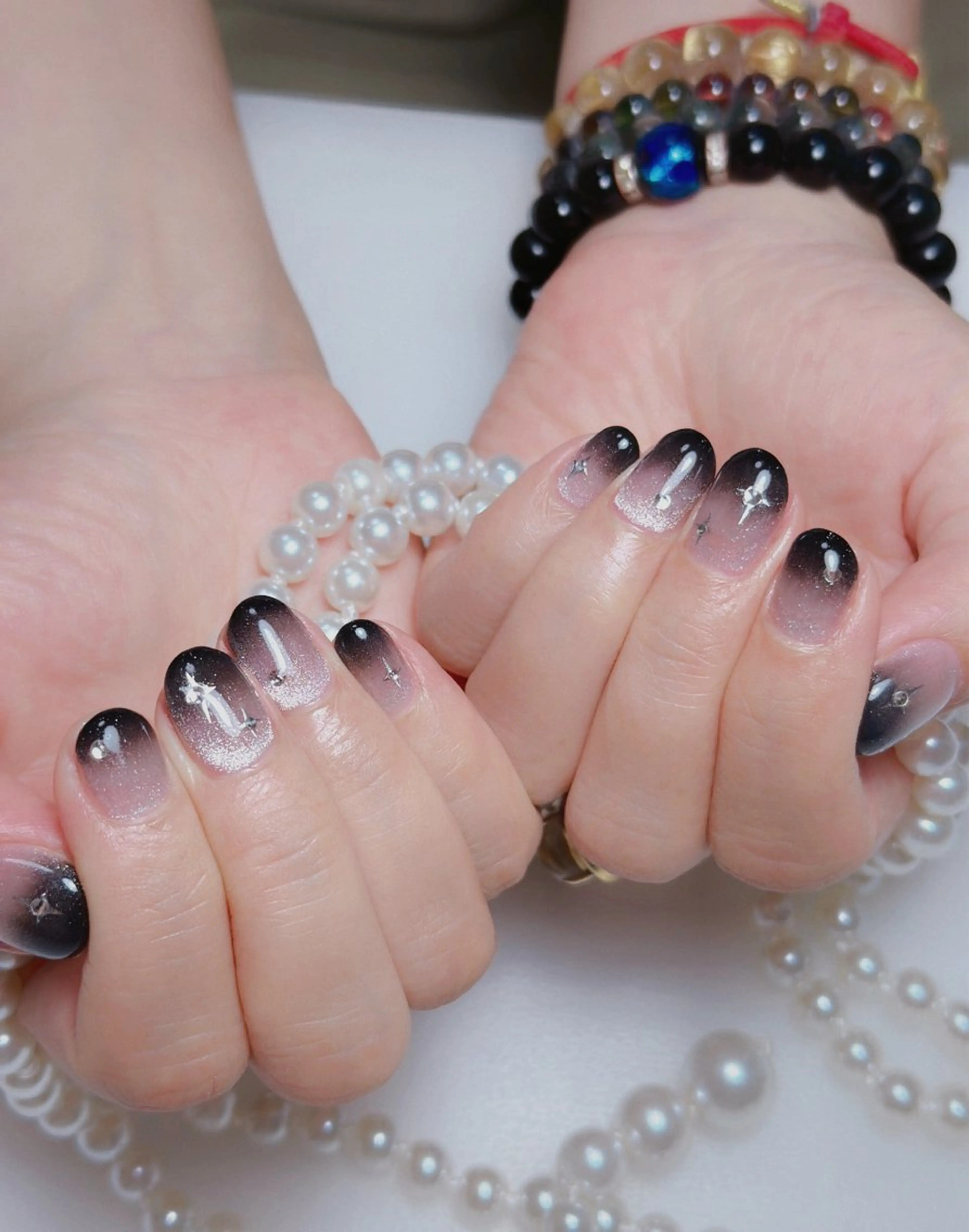 ネイル オーロラネイル 長さ出し フットネイル ラメ(グリッター) ラメグラデーション ハンドネイル 👍thumbs up nail👍のネイルデザイン