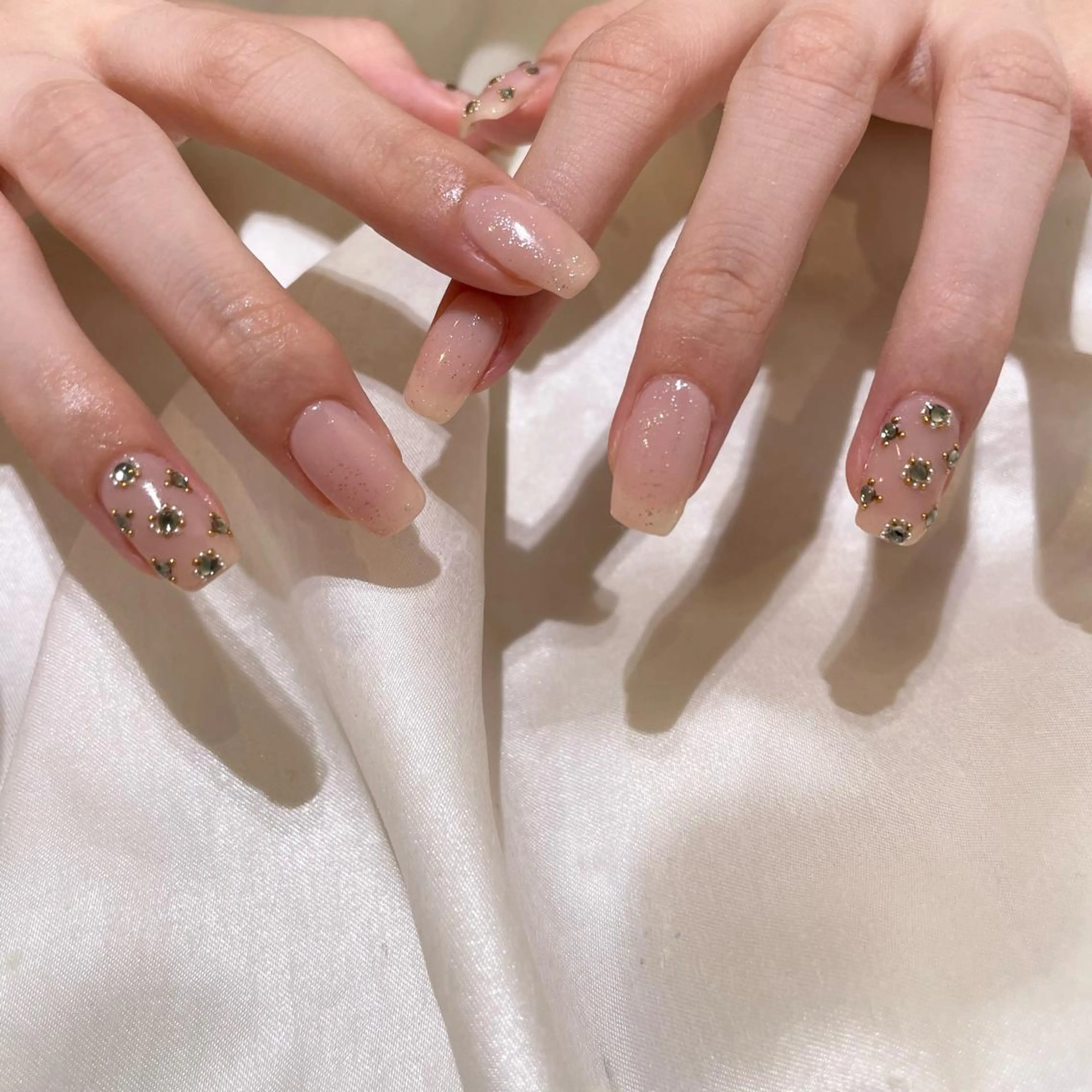 ネイル ガーリー 韓国ネイル マグネットネイル ミラーネイル ニュアンスネイル classic 新横浜所属・山田 暉のネイルデザイン