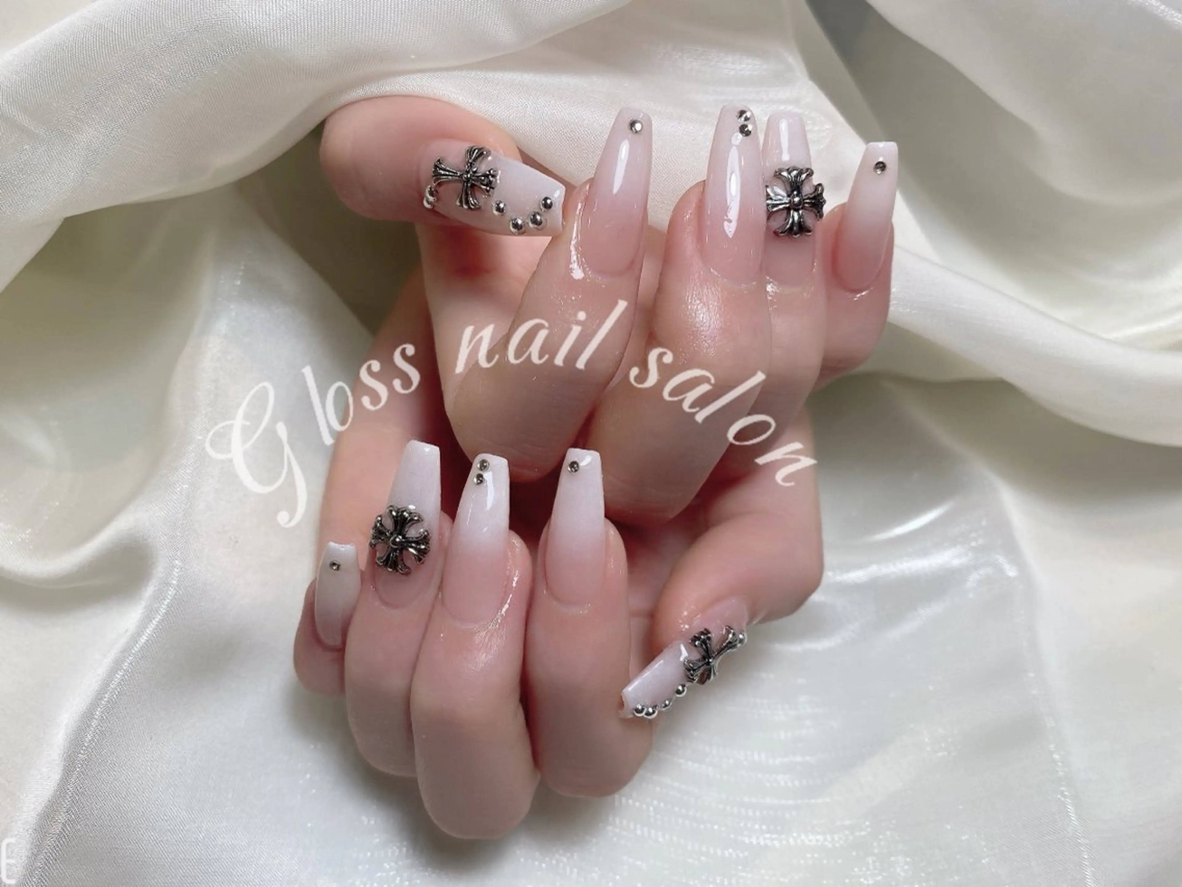 ネイル Gloss nail 💅yuna✨のネイルデザイン