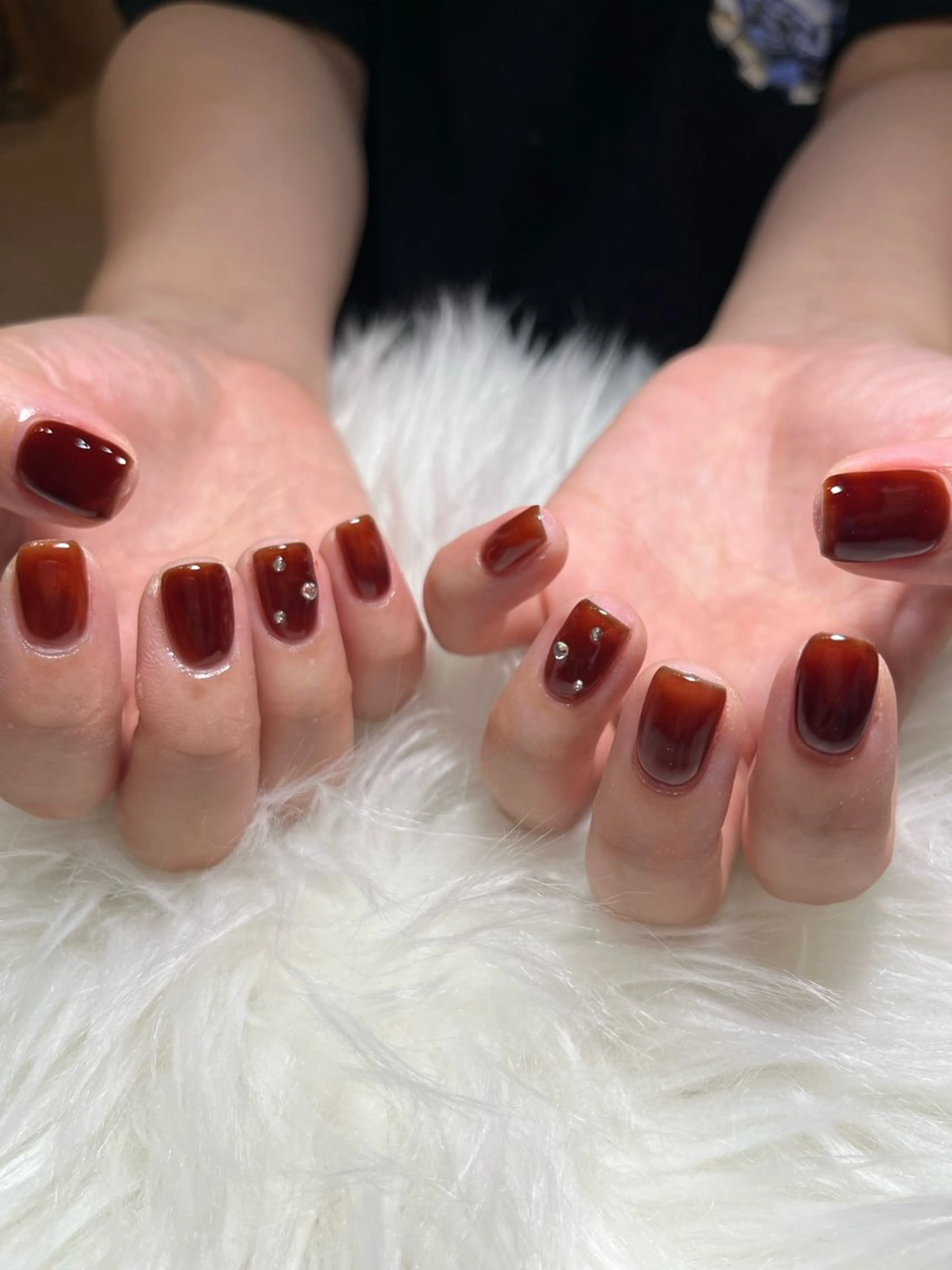 ネイル ワンカラーネイル ストーンネイル ハンドネイル 冨田 茉優のネイルデザイン