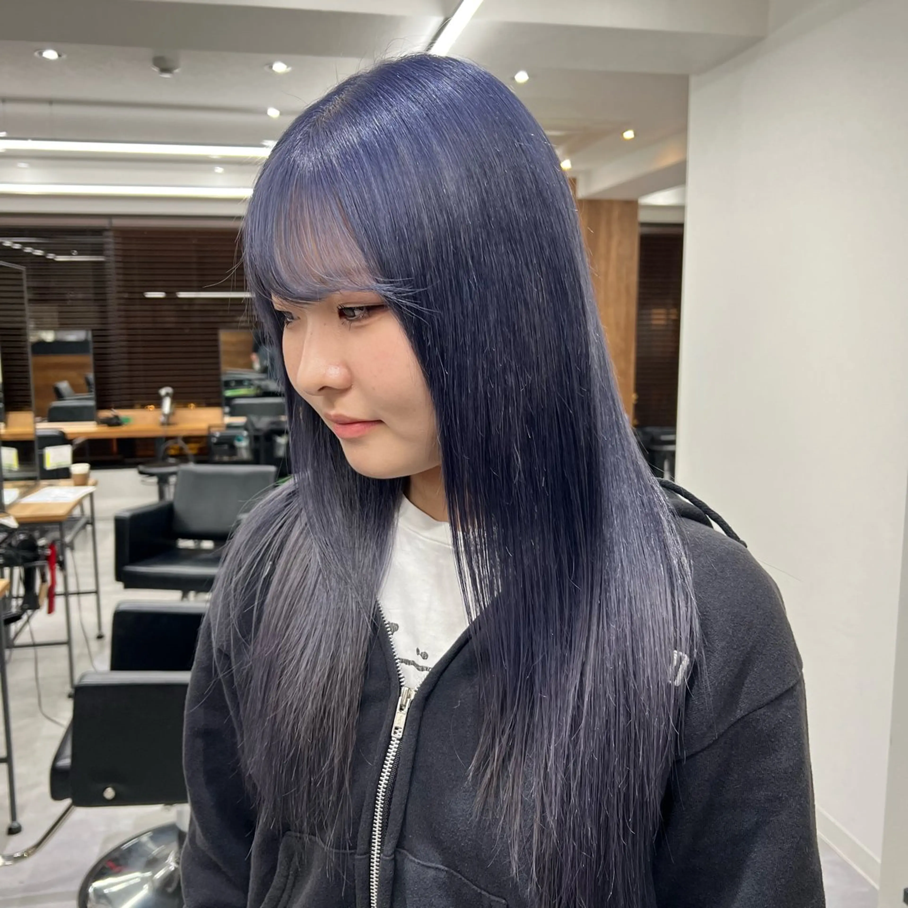 ロング カラー ブリーチ 透明感カラー デザインカラー ダブルカラー ハイトーンカラー いろあそび所属・ショート/ウルフ カットモデル募集のヘアスタイル