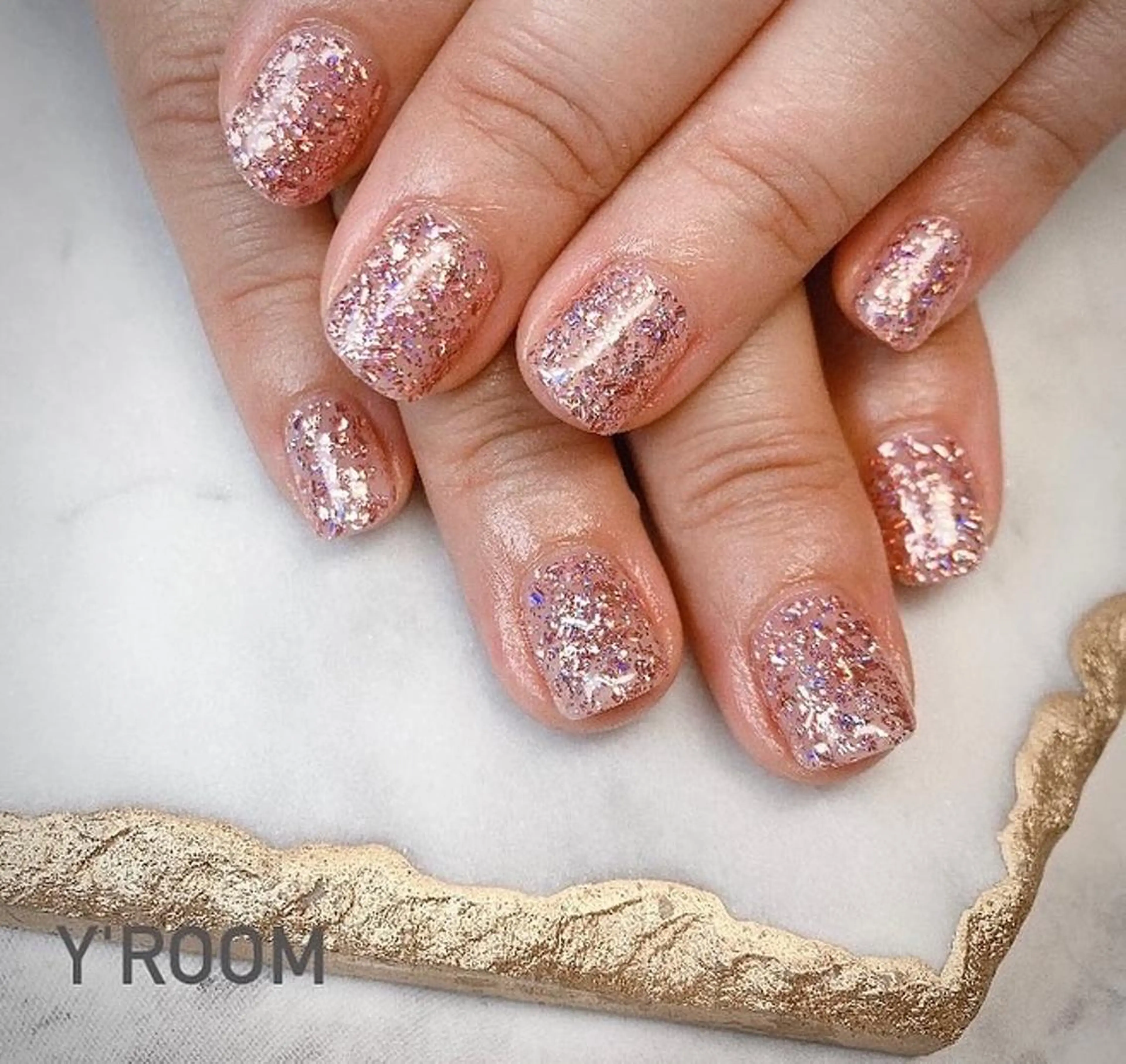 ネイル オーロラネイル フラッシュネイル フットネイル ジェルネイル 氷ネイル・うるうるネイル ハンドネイル YUKA （ネイリスト）のネイルデザイン