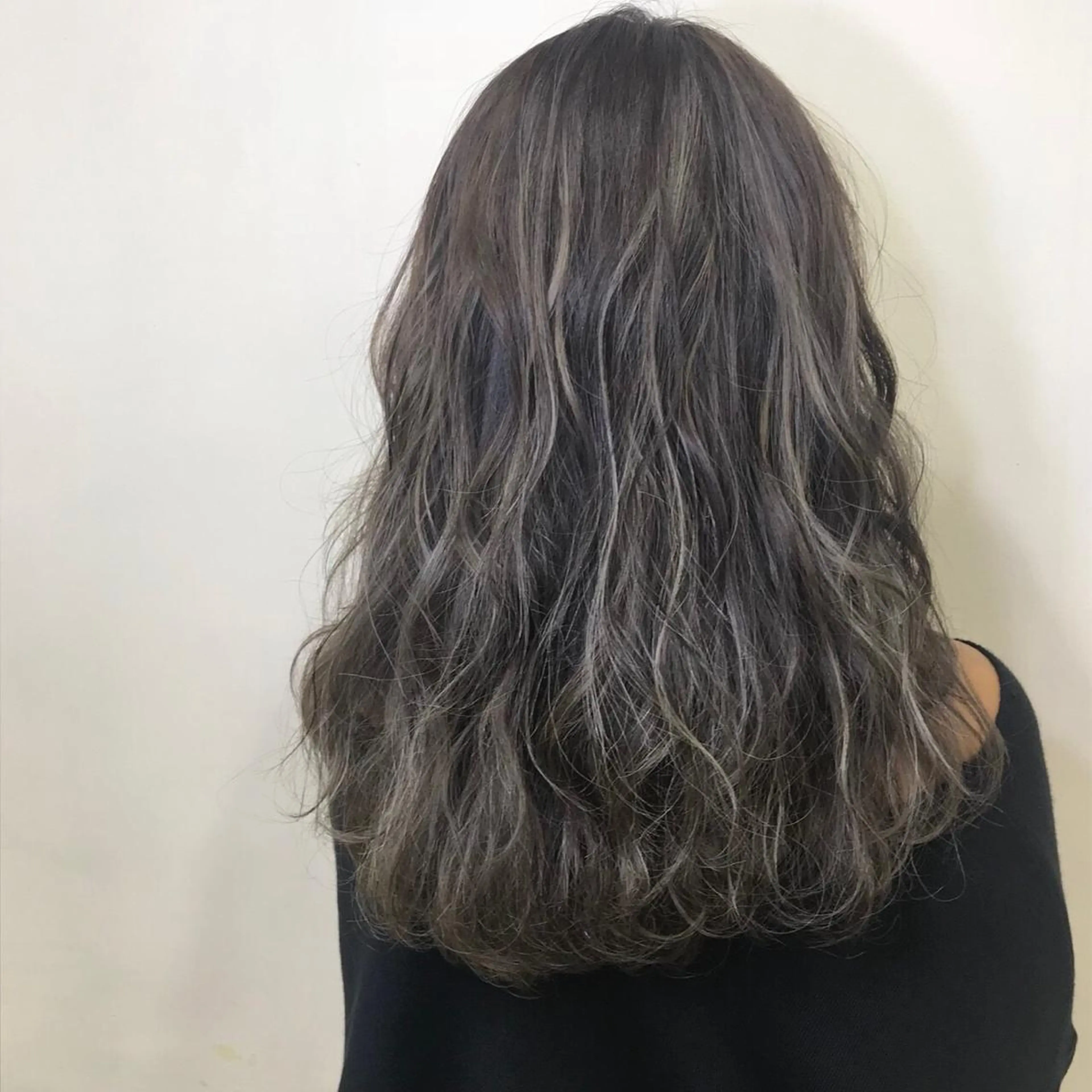 カラー ハイライトカラー ヘアカラー 【似合わせ提案】鈴木 舞のネイルデザイン