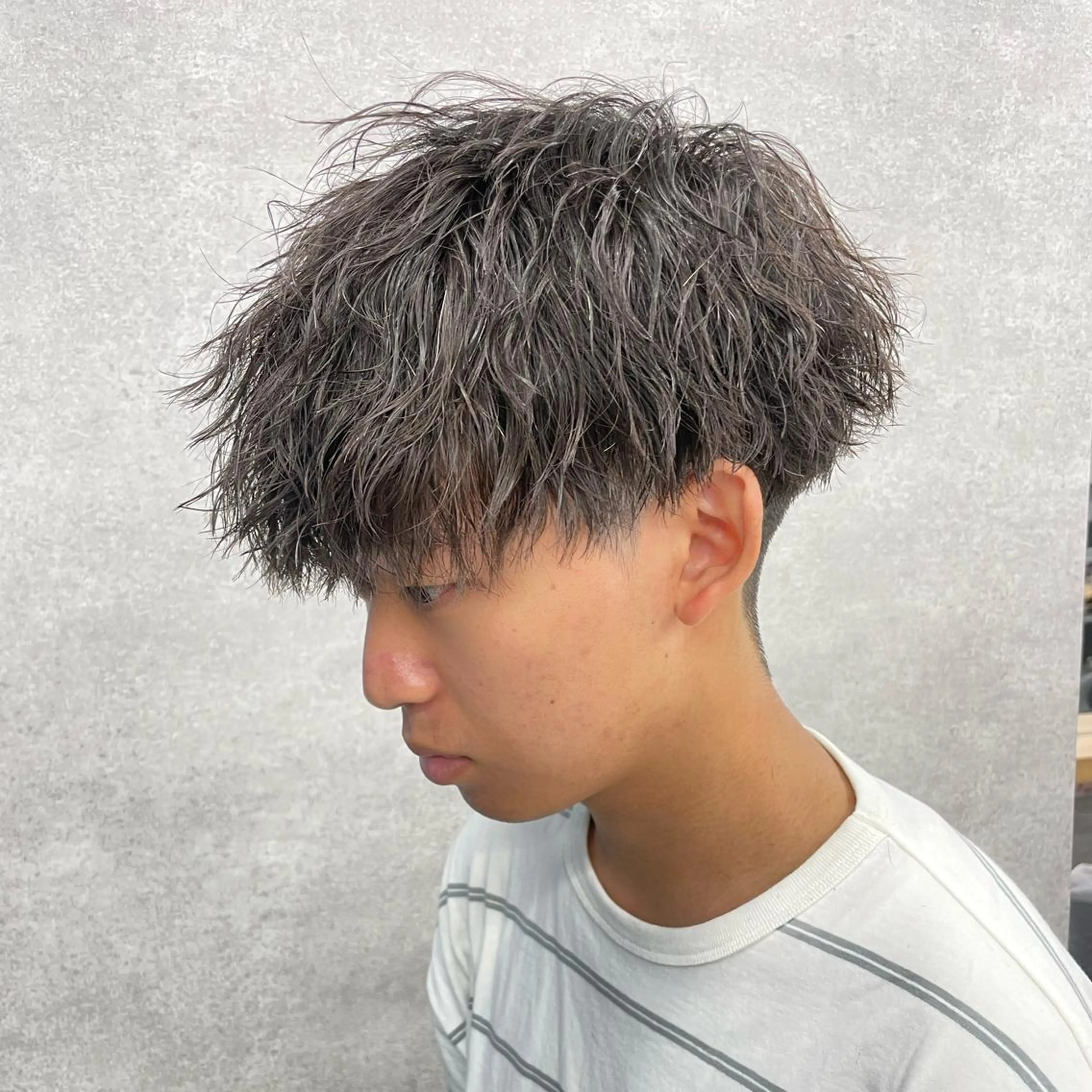 ショート カラー パーマ ヘアアレンジ メンズ キッズ ネイル マツエク・マツパ アイブロウ センターパート メンズ韓国風 メンズパーマ プードルパーマ スパイキーショート 仕上がり満足度No. 1🔥BLUCK🔥のヘアスタイル