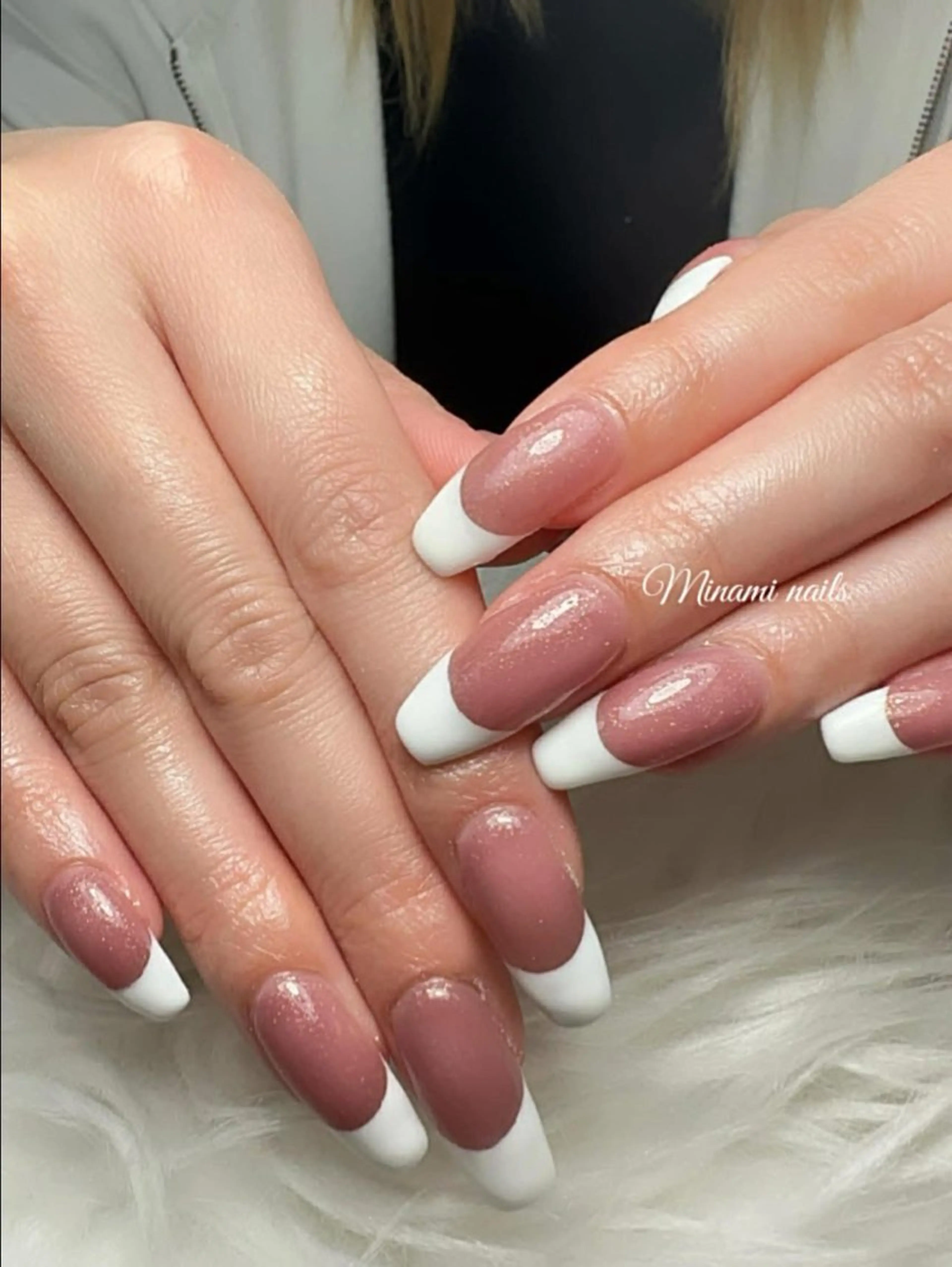 ネイル アートネイル オーロラネイル 長さ出し フレンチネイル ガーリー ハンドネイル Minami Nailsのネイルデザイン