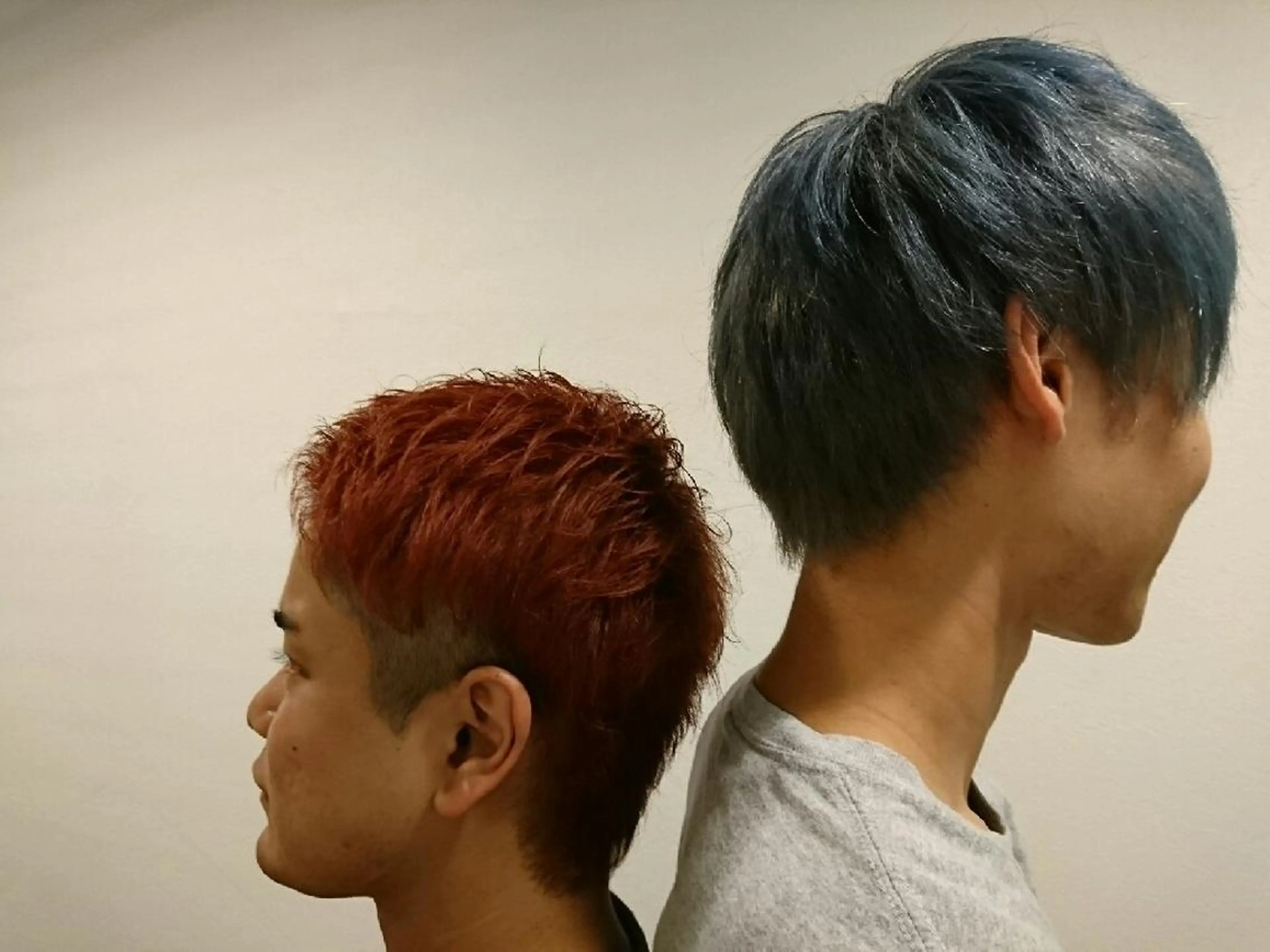 ショート カラー メンズ メンズブリーチ ブリーチ ブルーカラー レッドカラー 遠藤 拓馬のヘアスタイル