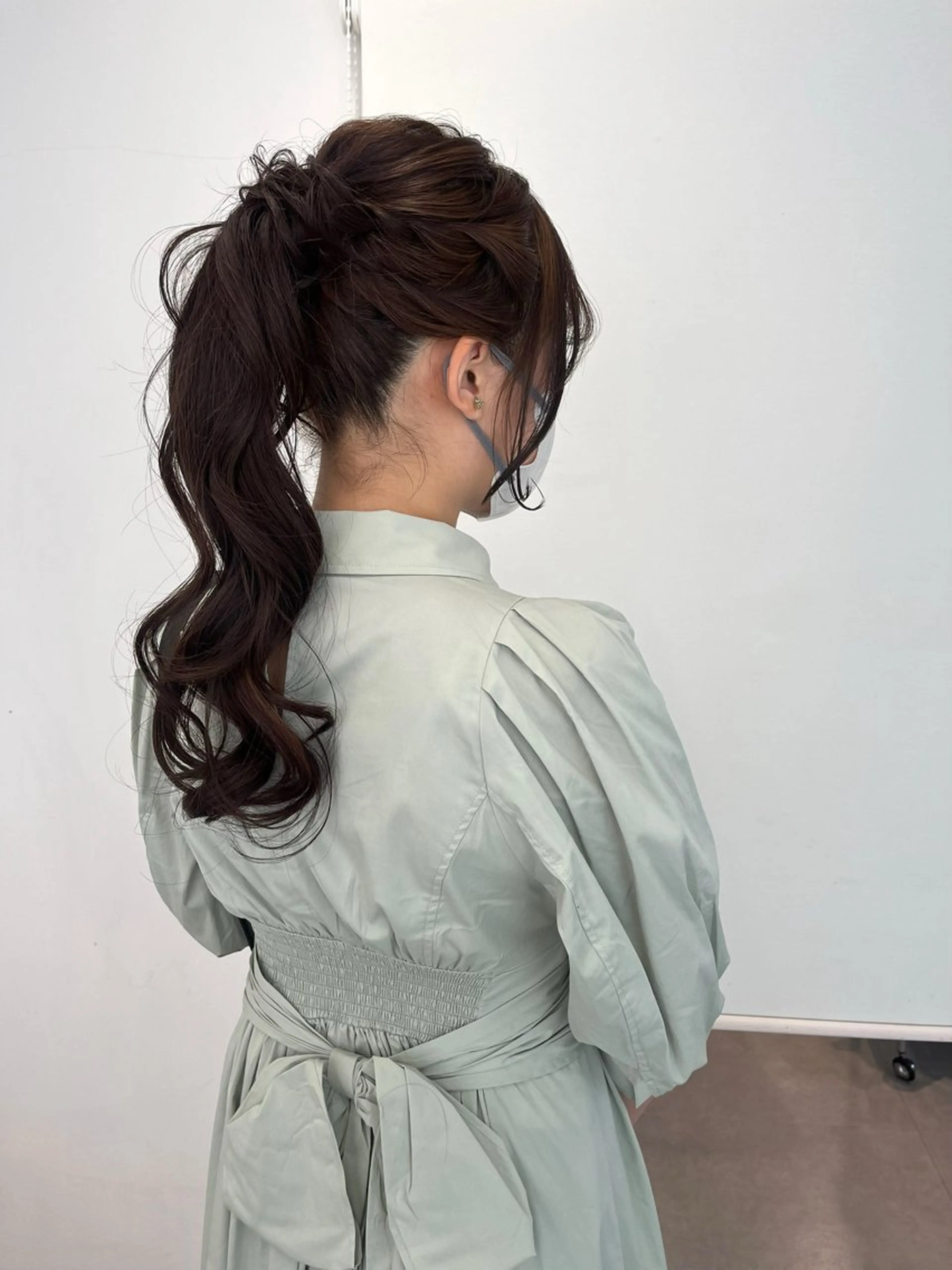 ロング カラー パーマ ヘアアレンジ ポニーテール ヘアセット 隠れ家サロンso you所属・yukimi .のヘアスタイル