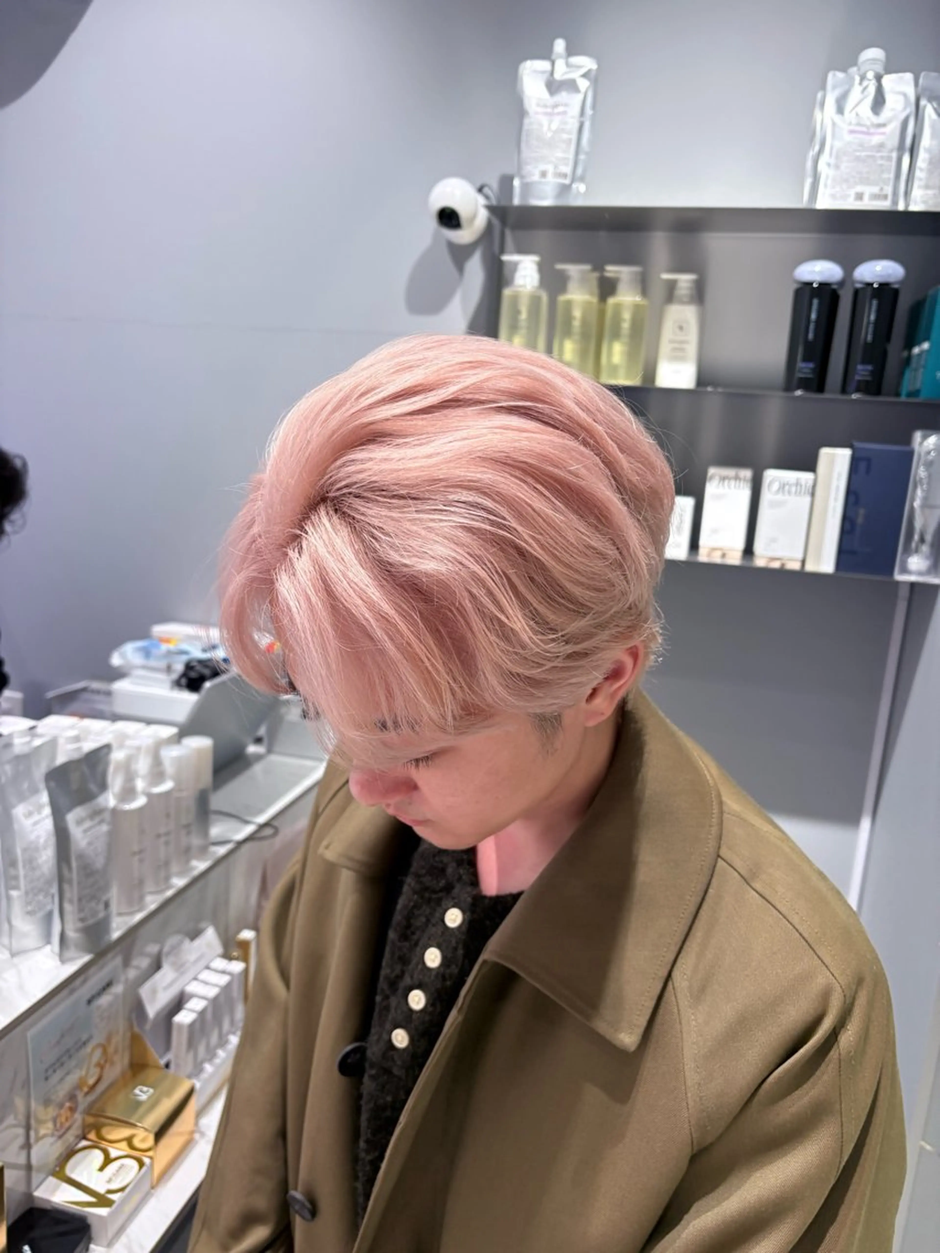 ショート カラー メンズ ベージュカラー ピンクカラー ピンクベージュ カット ヘアカラー トリートメント 菜々🫧新宿 透明感ケアブリーチのヘアスタイル