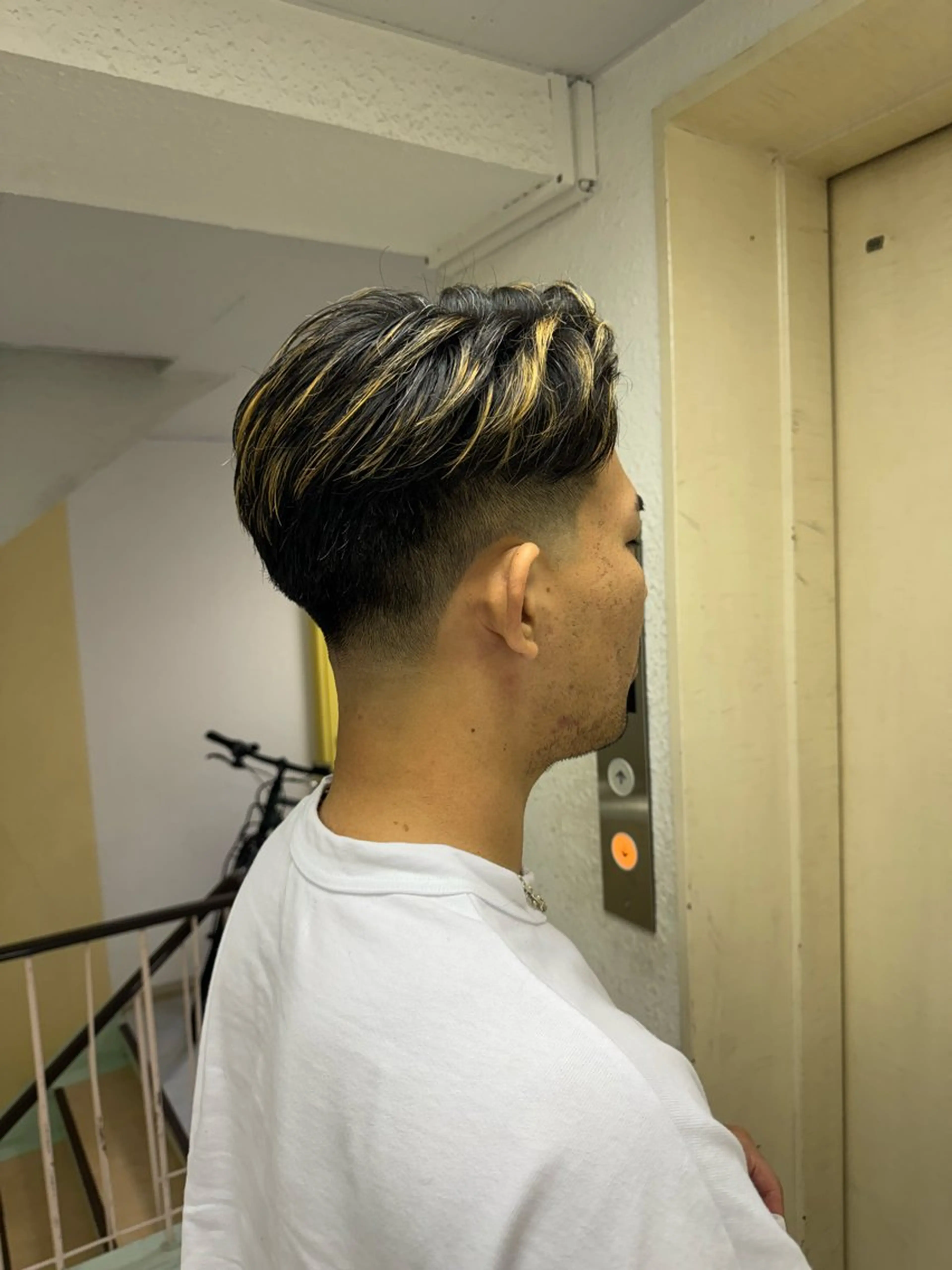 ショート カラー メンズ センターパート ダウンパーマ フェードカット メンズハイライト メンズパーマ カット ヘアカラー トリートメント 💈メンズ特化💈 TASUKUのヘアスタイル