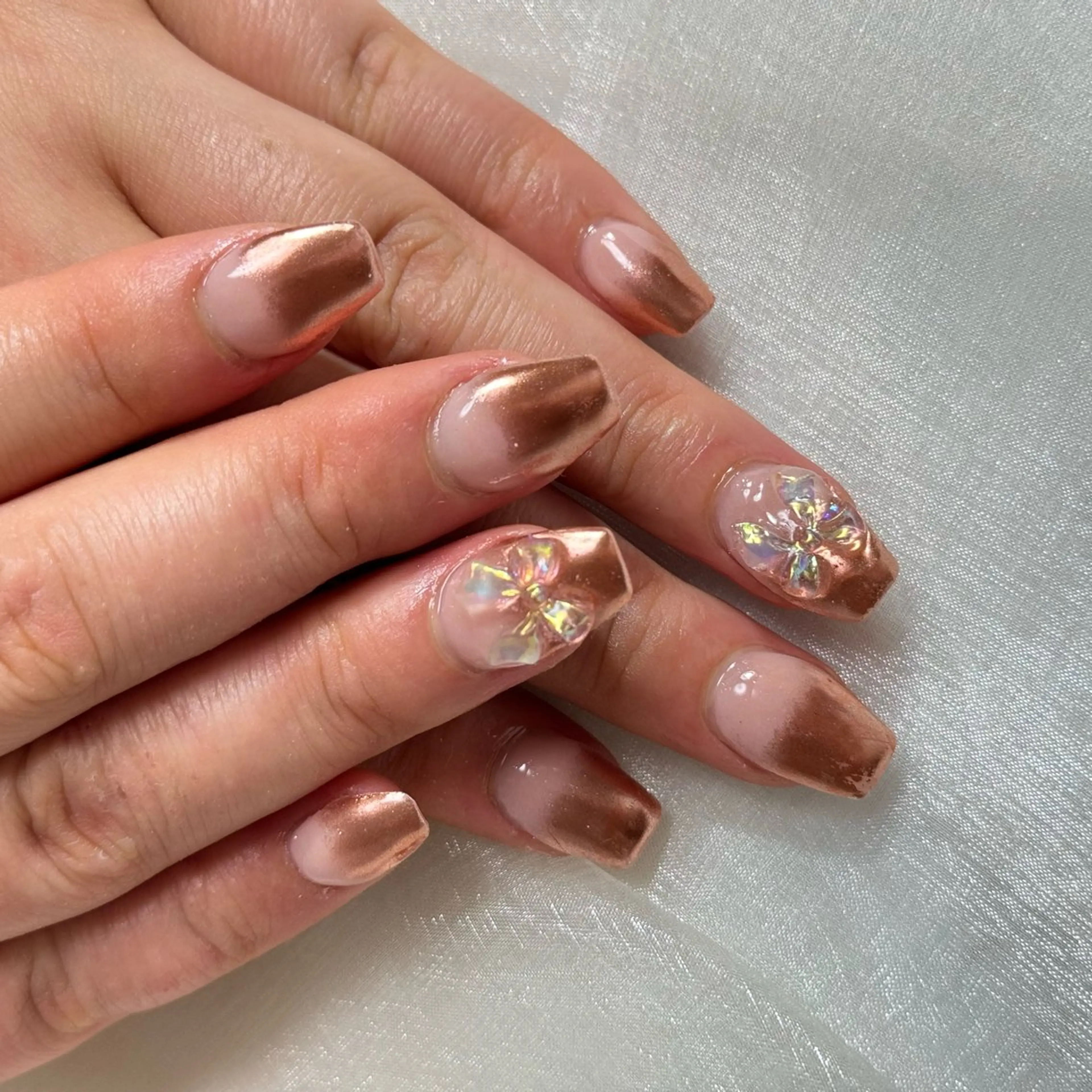 ネイル グラデーション ミラーネイル ピンク リボン ハンドネイル salon Hush Hushのネイルデザイン