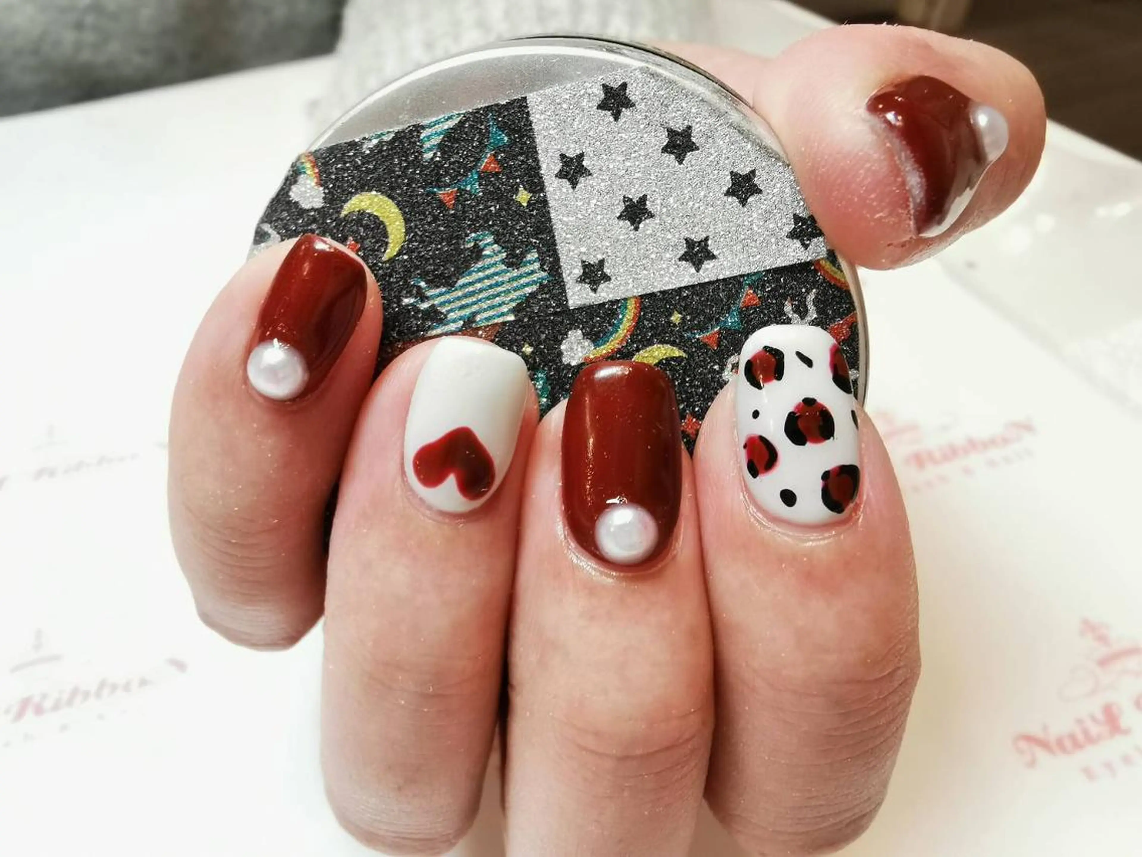 ネイル ネイルリボン 受付スタッフのネイルデザイン