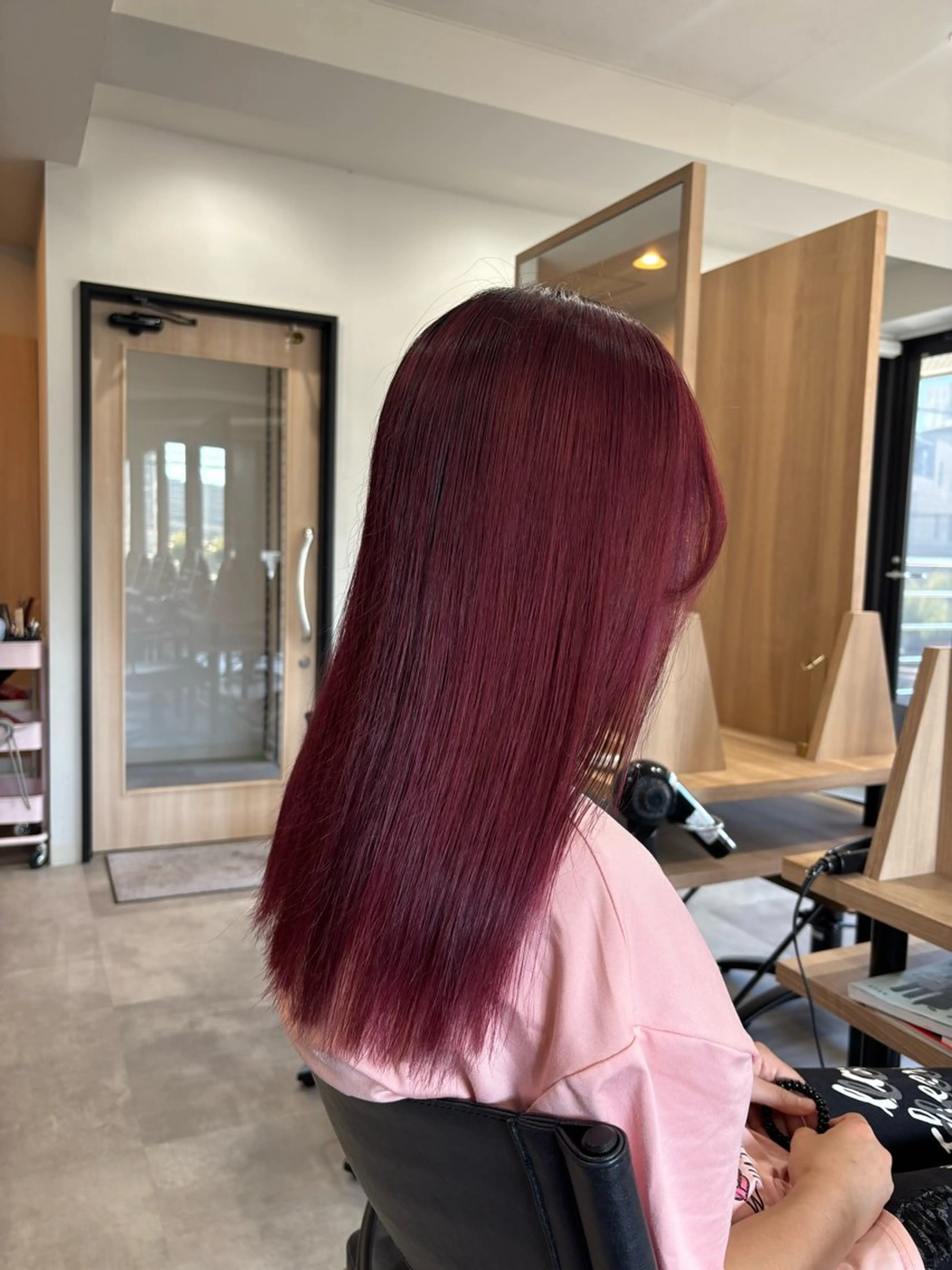 セミロング カラー 浦川 麗美のヘアスタイル