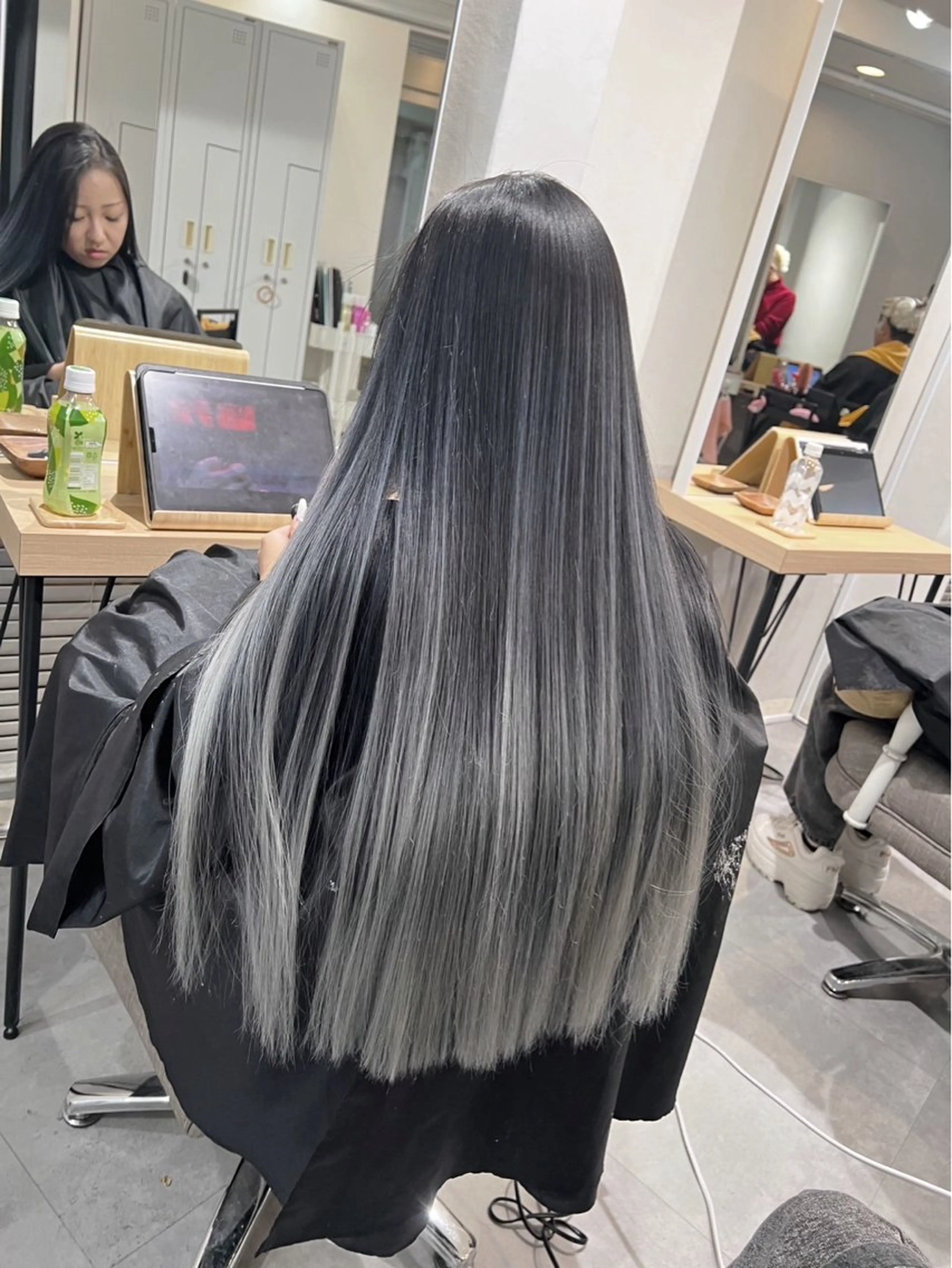 ロング カラー バレイヤージュ シルバー ホワイトシルバー レイヤーカット ヘアカラー トリートメント ROBIN所属・指名数No.1 /NAOYAのヘアスタイル