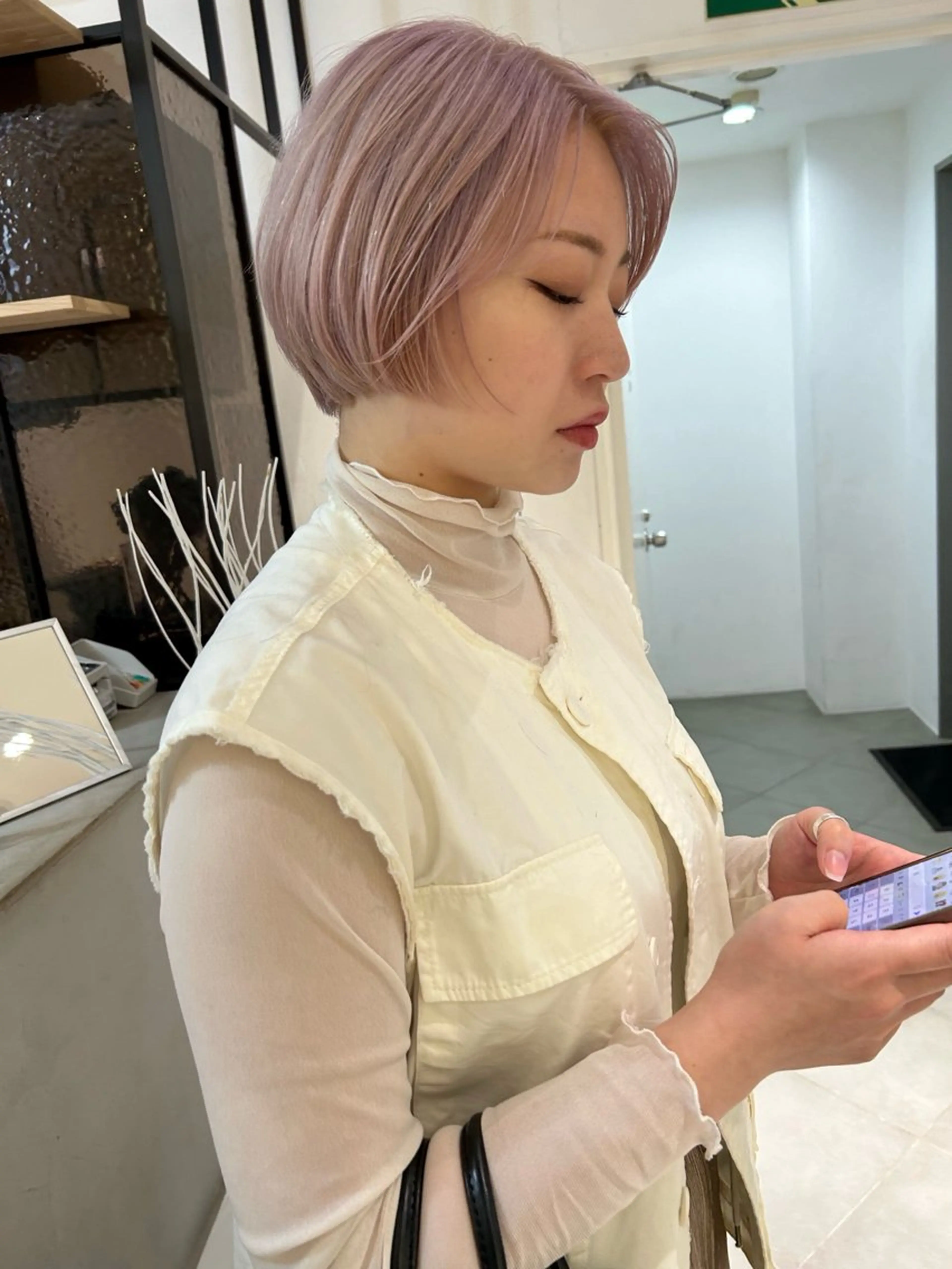 ショート カラー ブリーチ ブロンド ボブ ショートヘア カット ヘアカラー トリートメント Loom.所属・村上雅人 ナチュラルモードのヘアスタイル